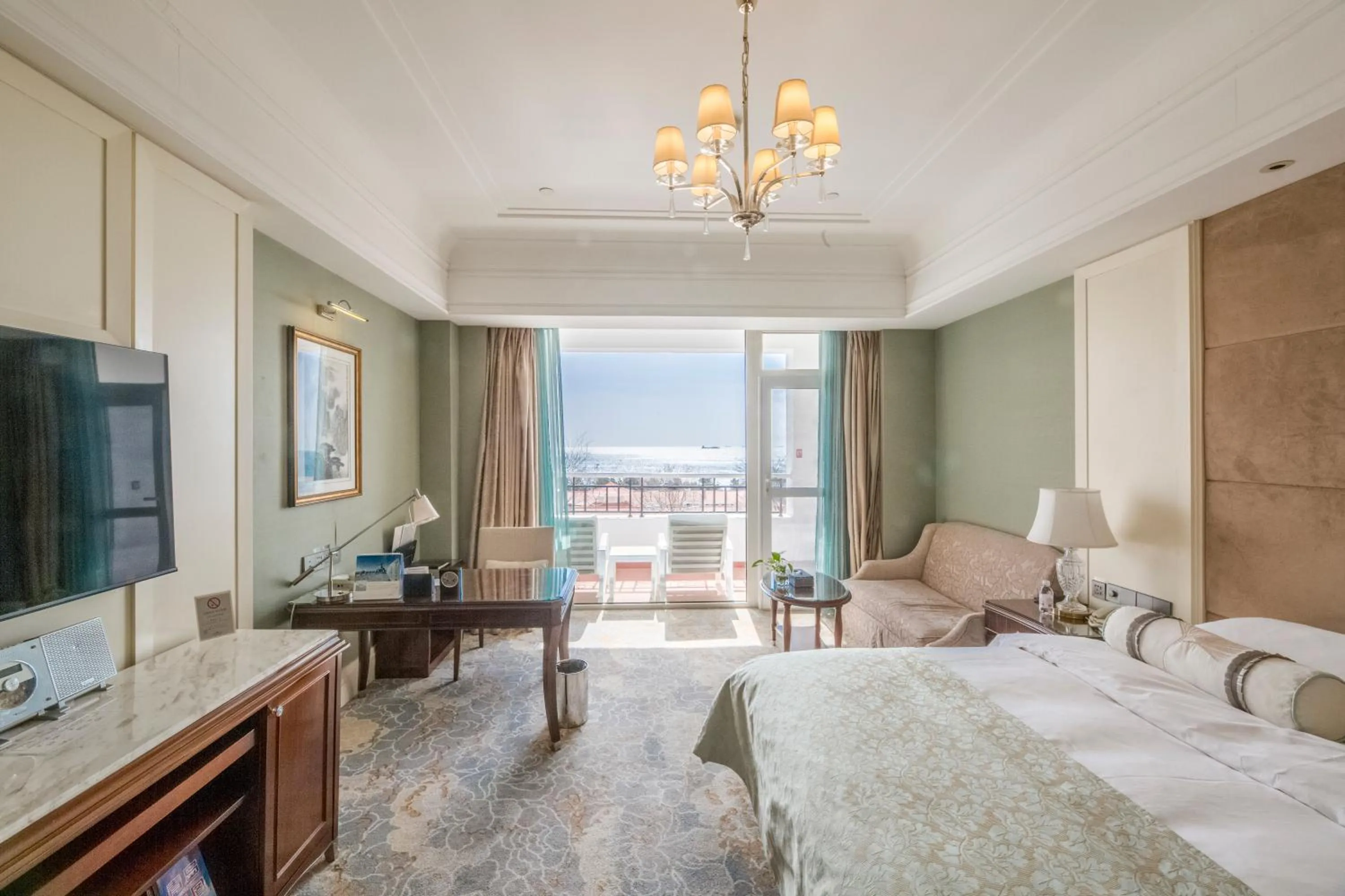 Bed in Qingdao Seaview Garden Hotel