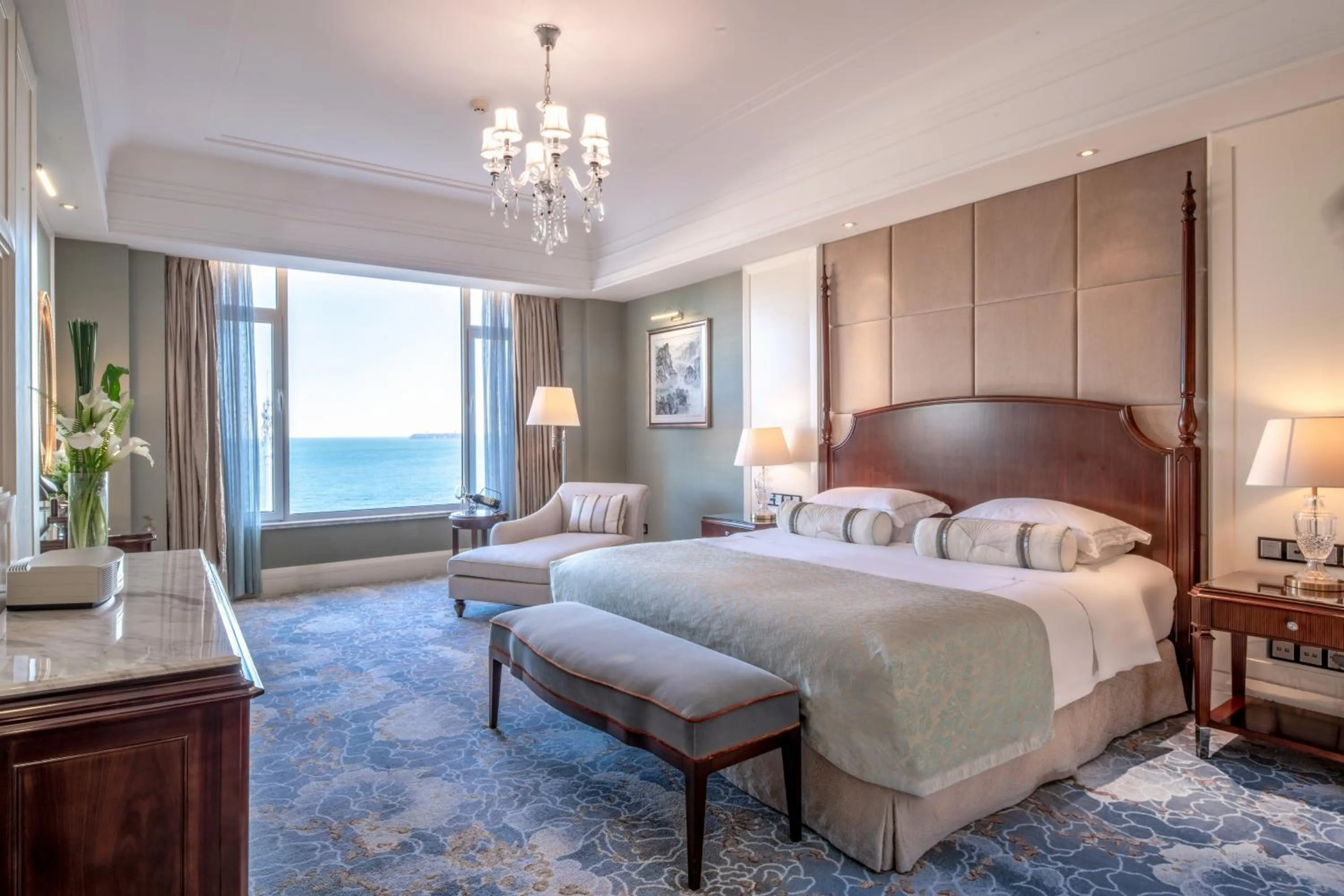 Bed in Qingdao Seaview Garden Hotel