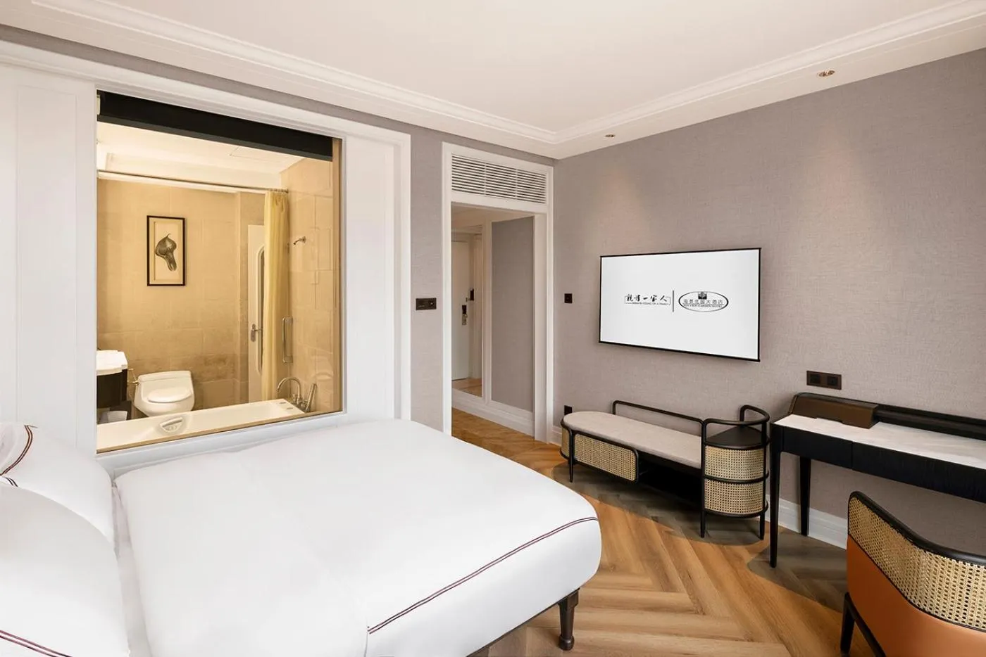 Bed in Qingdao Seaview Garden Hotel