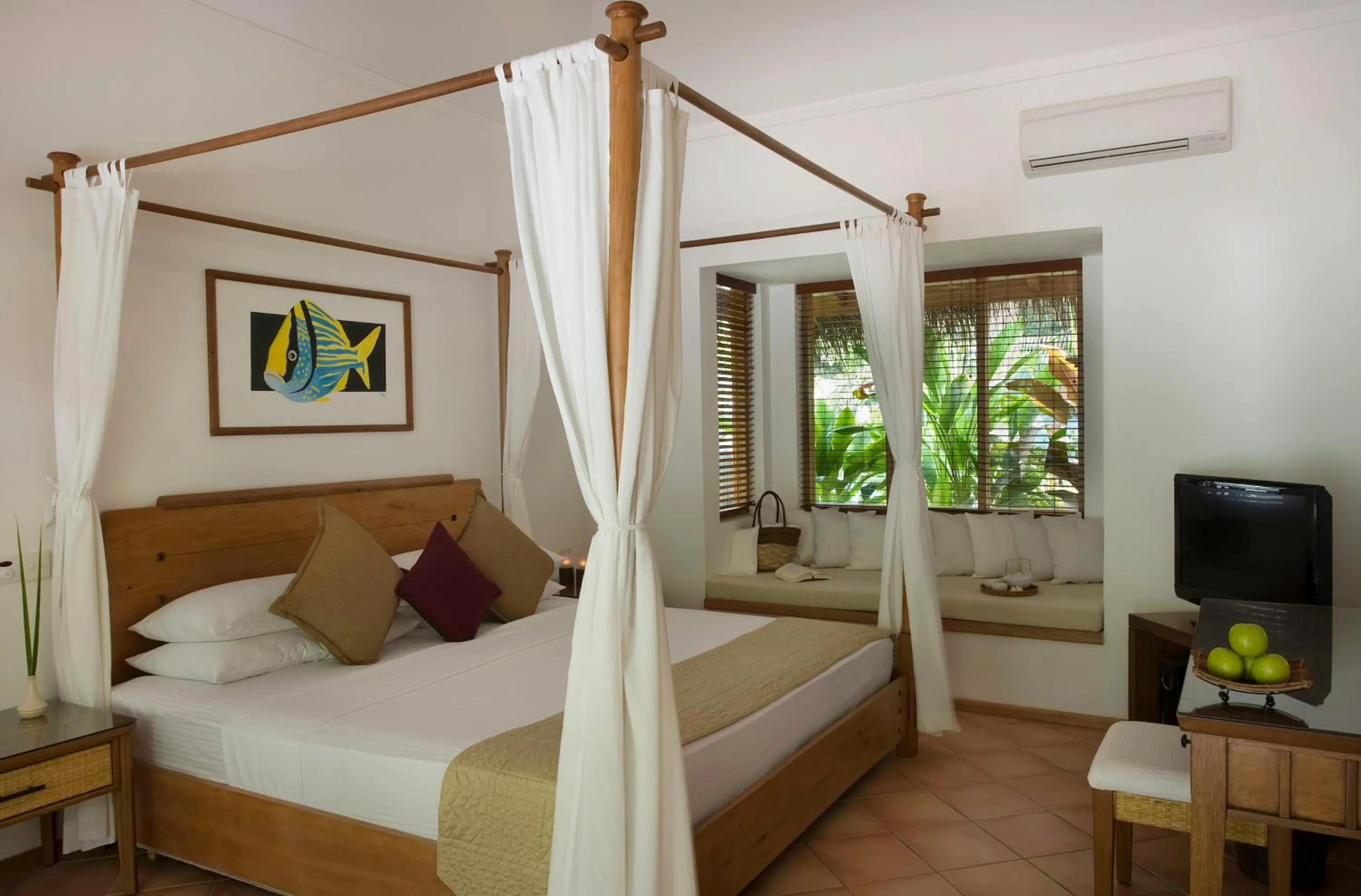 Bed in Kuramathi Maldives