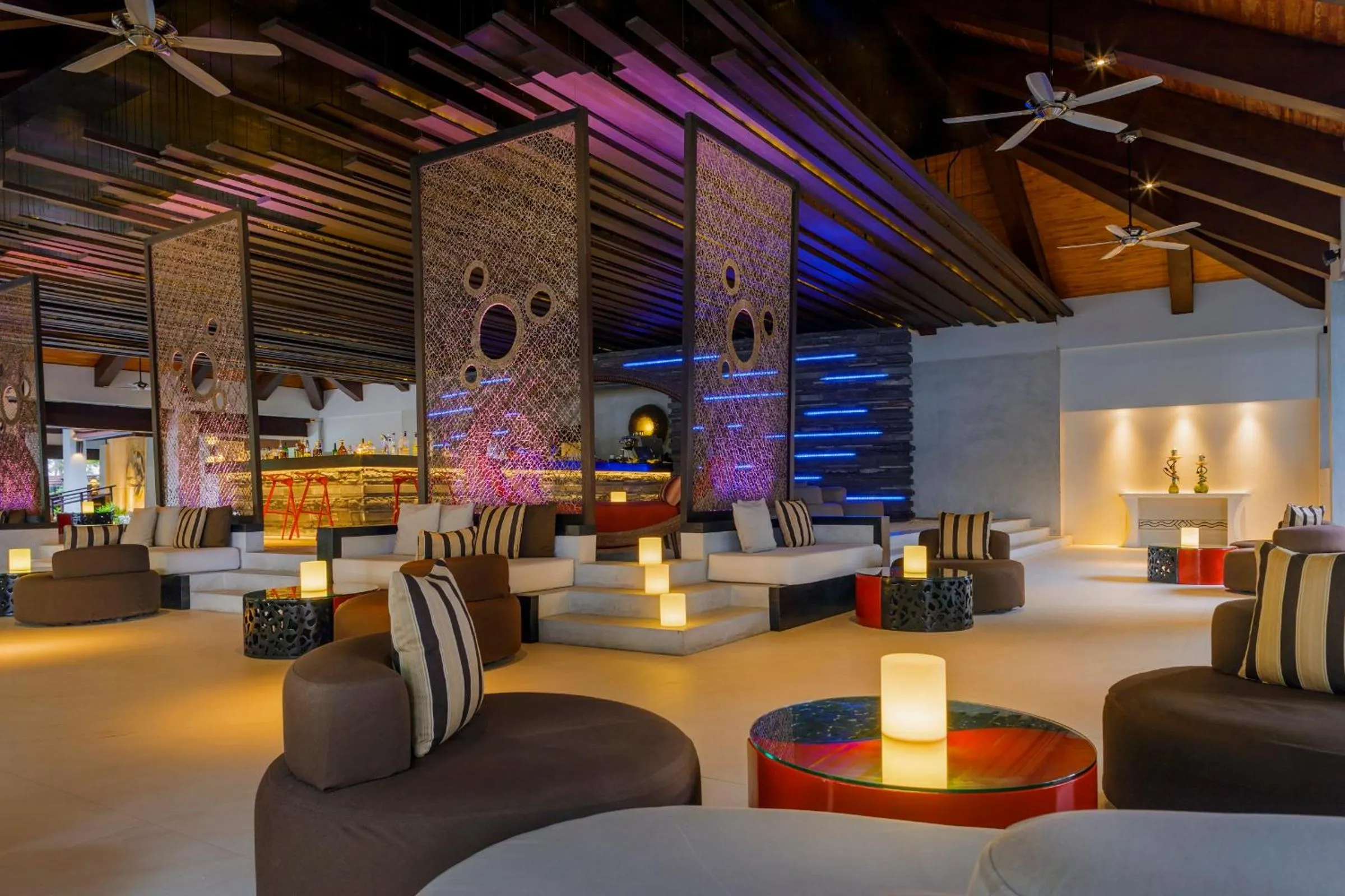 Lounge or bar in Velassaru Maldives