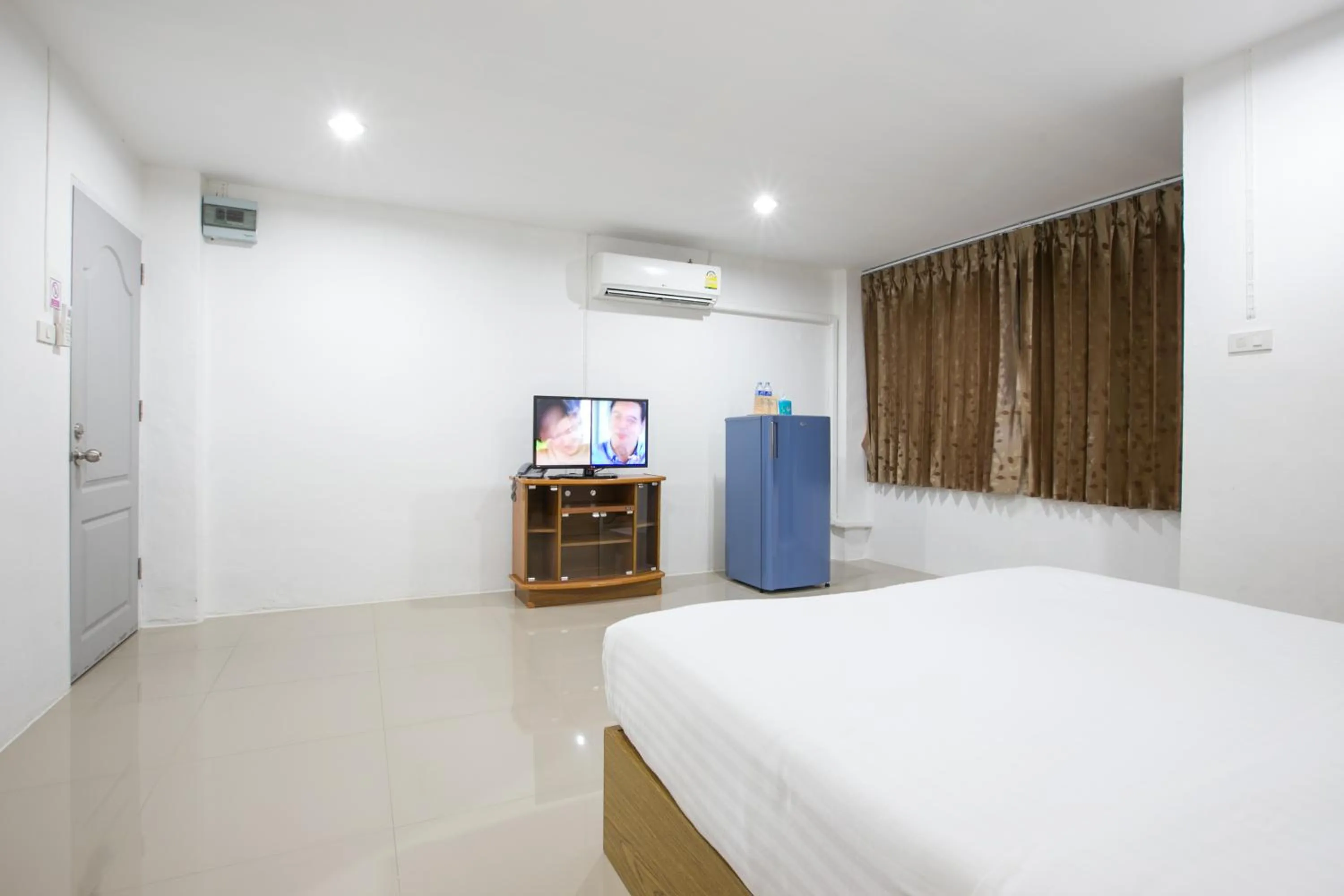 Photo of the whole room, Bed in Chamnan Residence