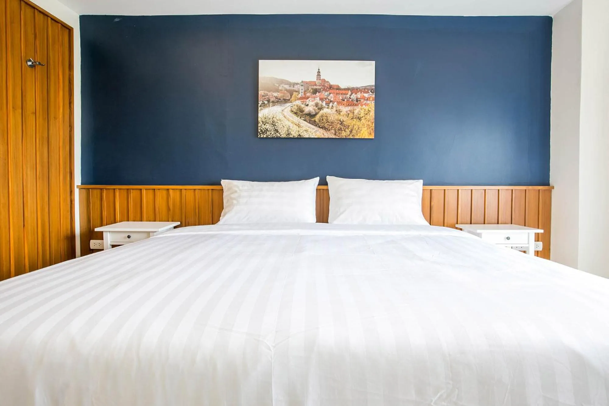 Bed in Chamnan Residence