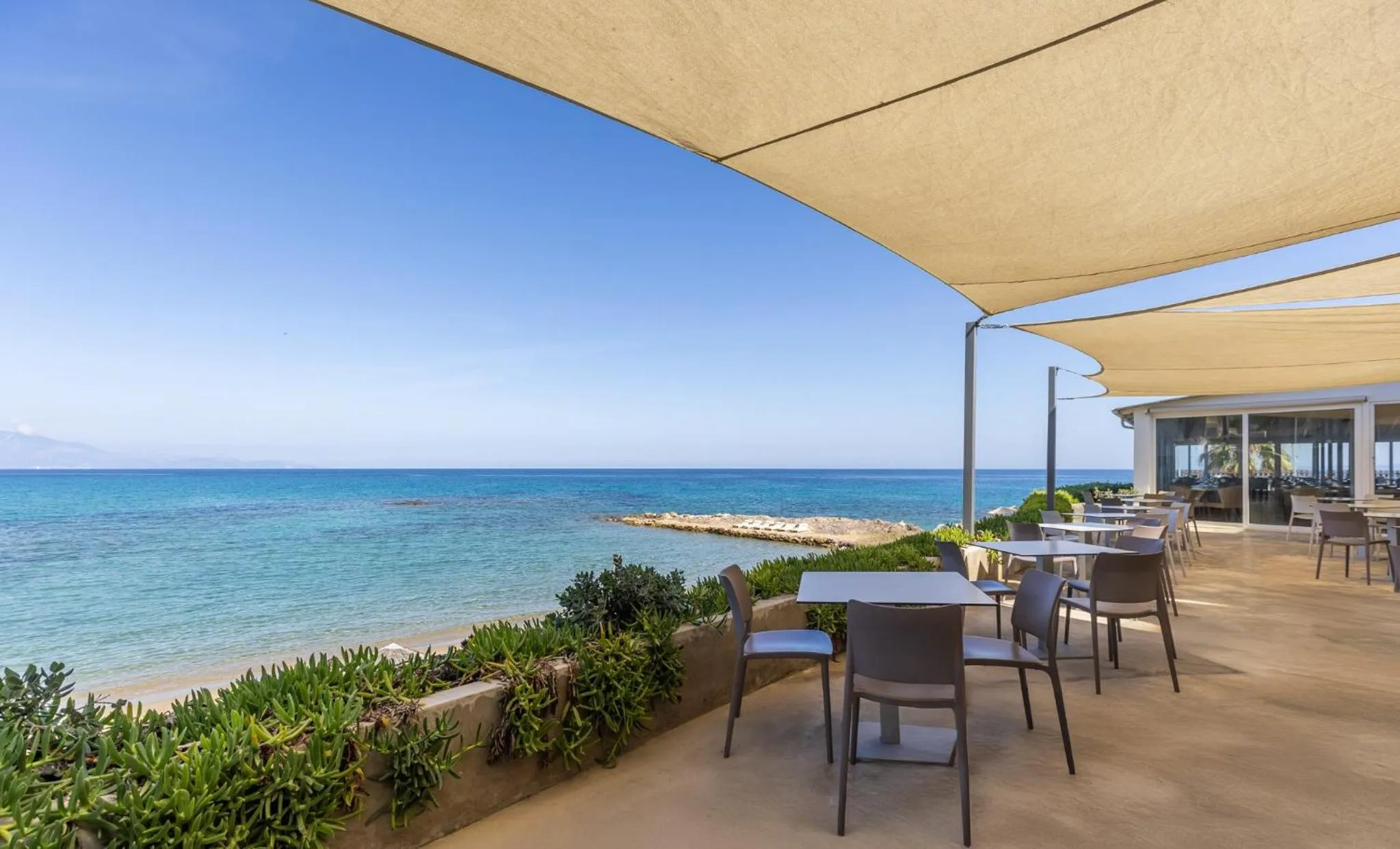 Restaurant/places to eat in Alexandra Beach Resort & Spa