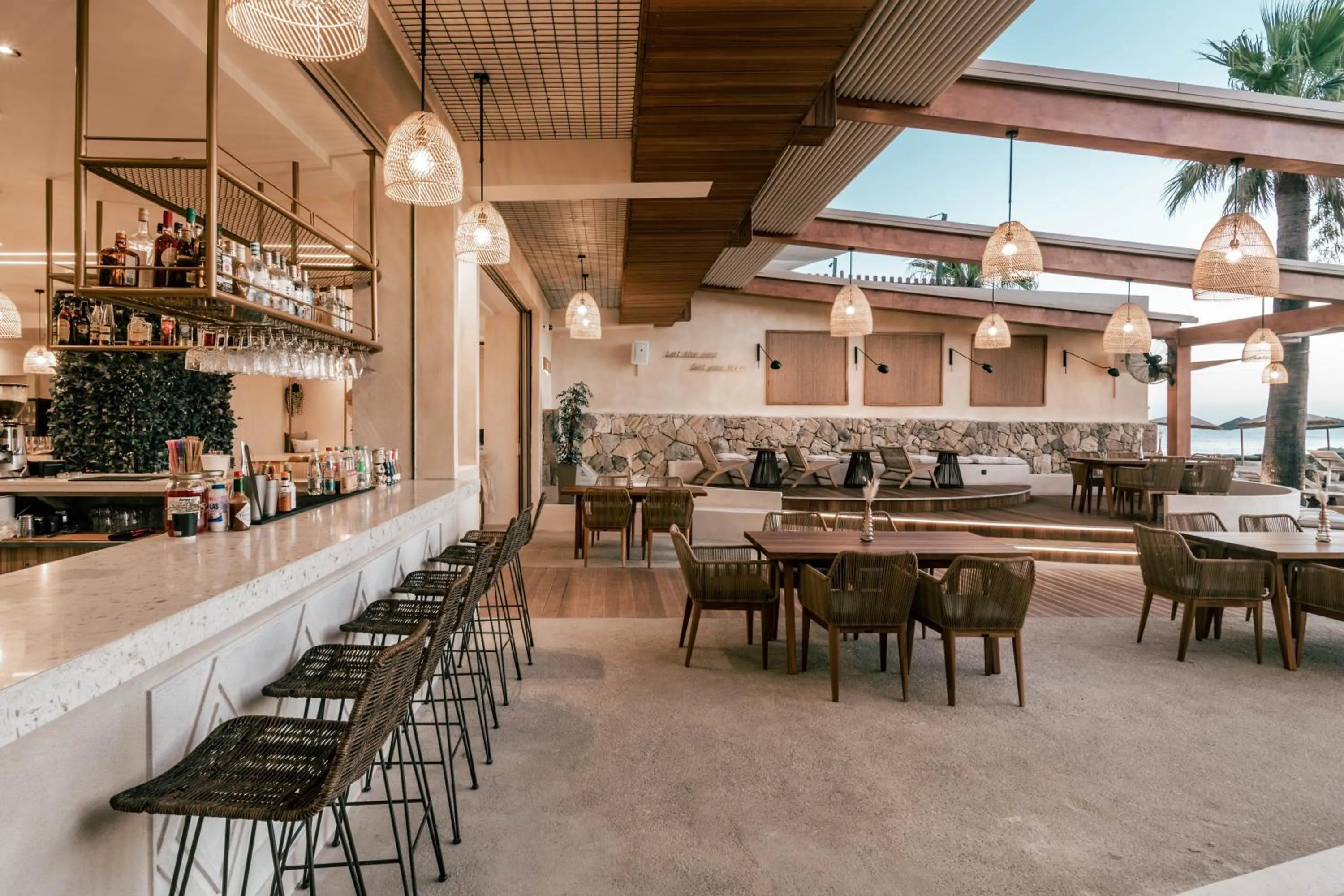 Restaurant/places to eat in Alexandra Beach Resort & Spa