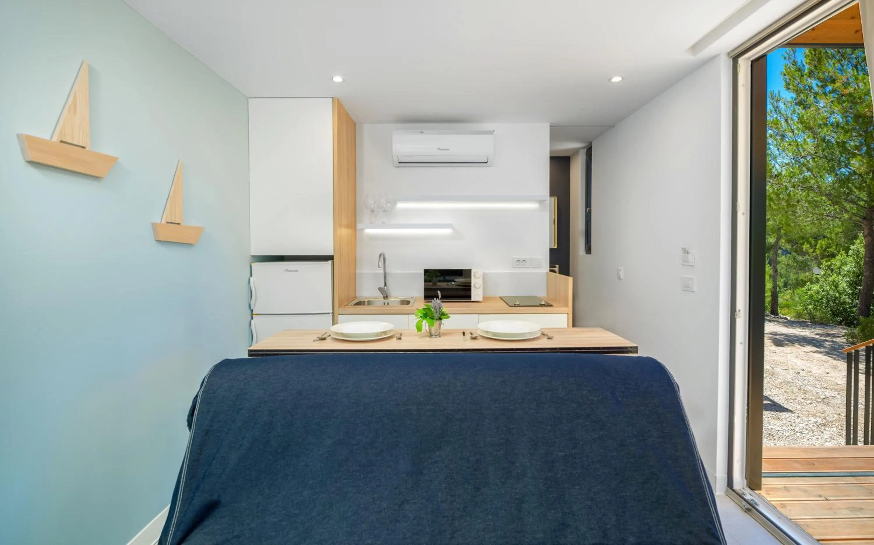 Dining area, Bed in Kamp Vira Mobile Homes