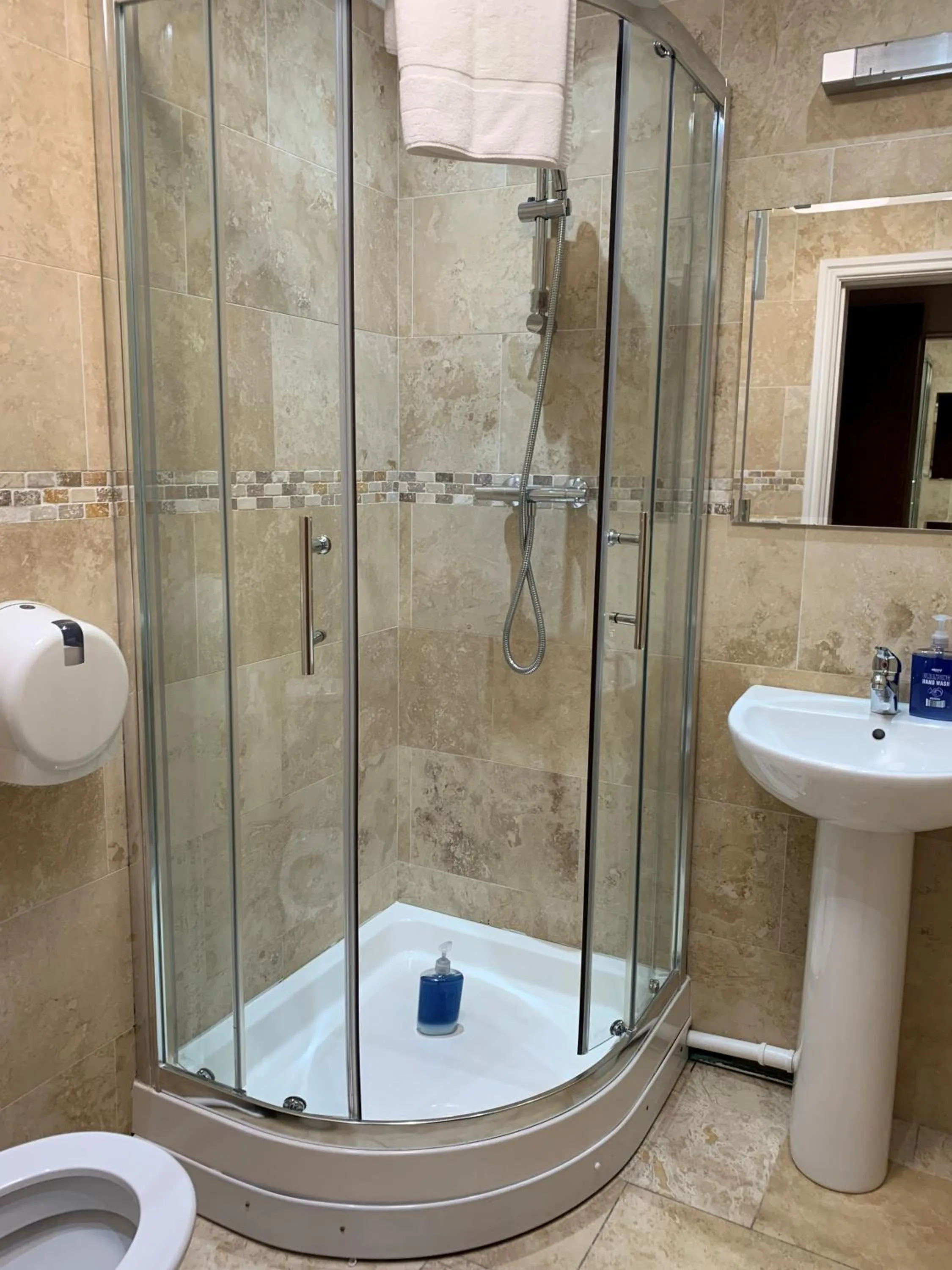 Shower in New Union ADULTS ONLY