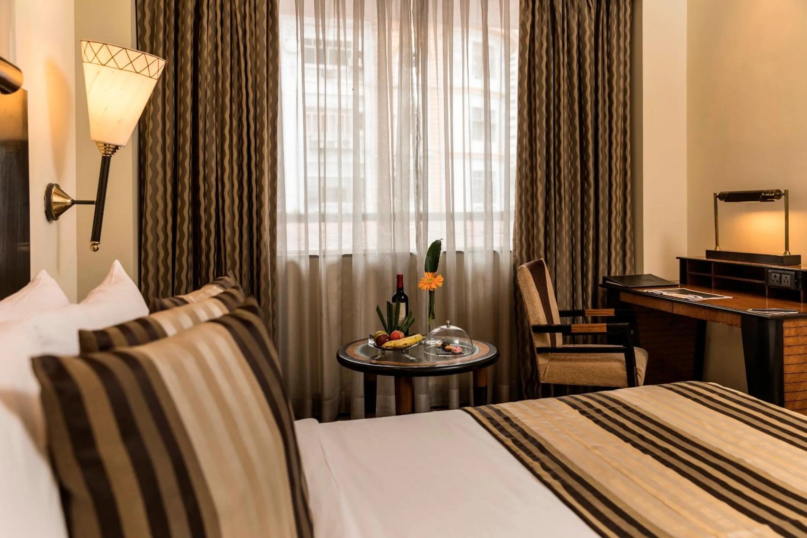 Seating area, Bed in The Park Kolkata