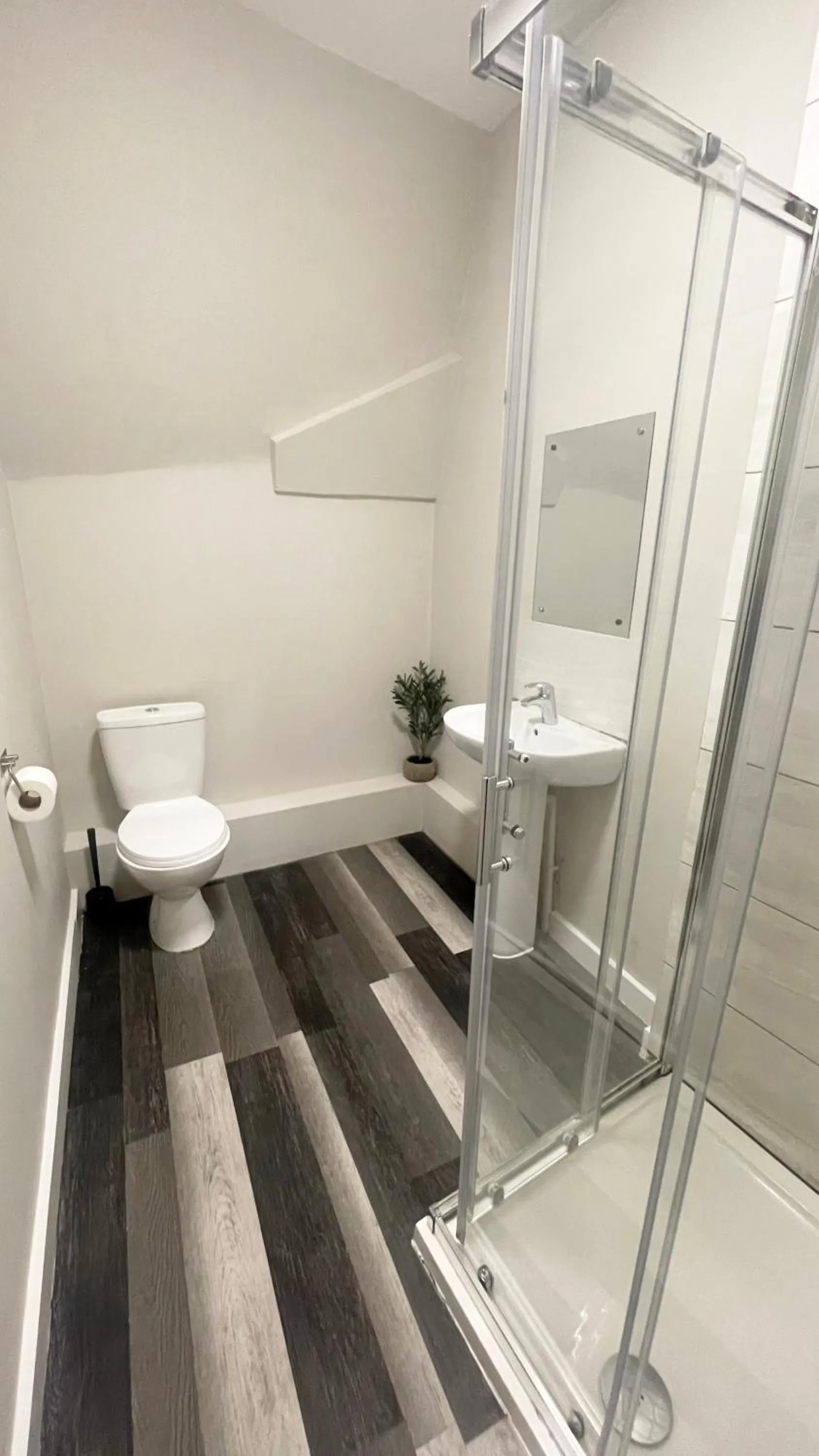 Shower in Mitre Hotel Manchester City Centre