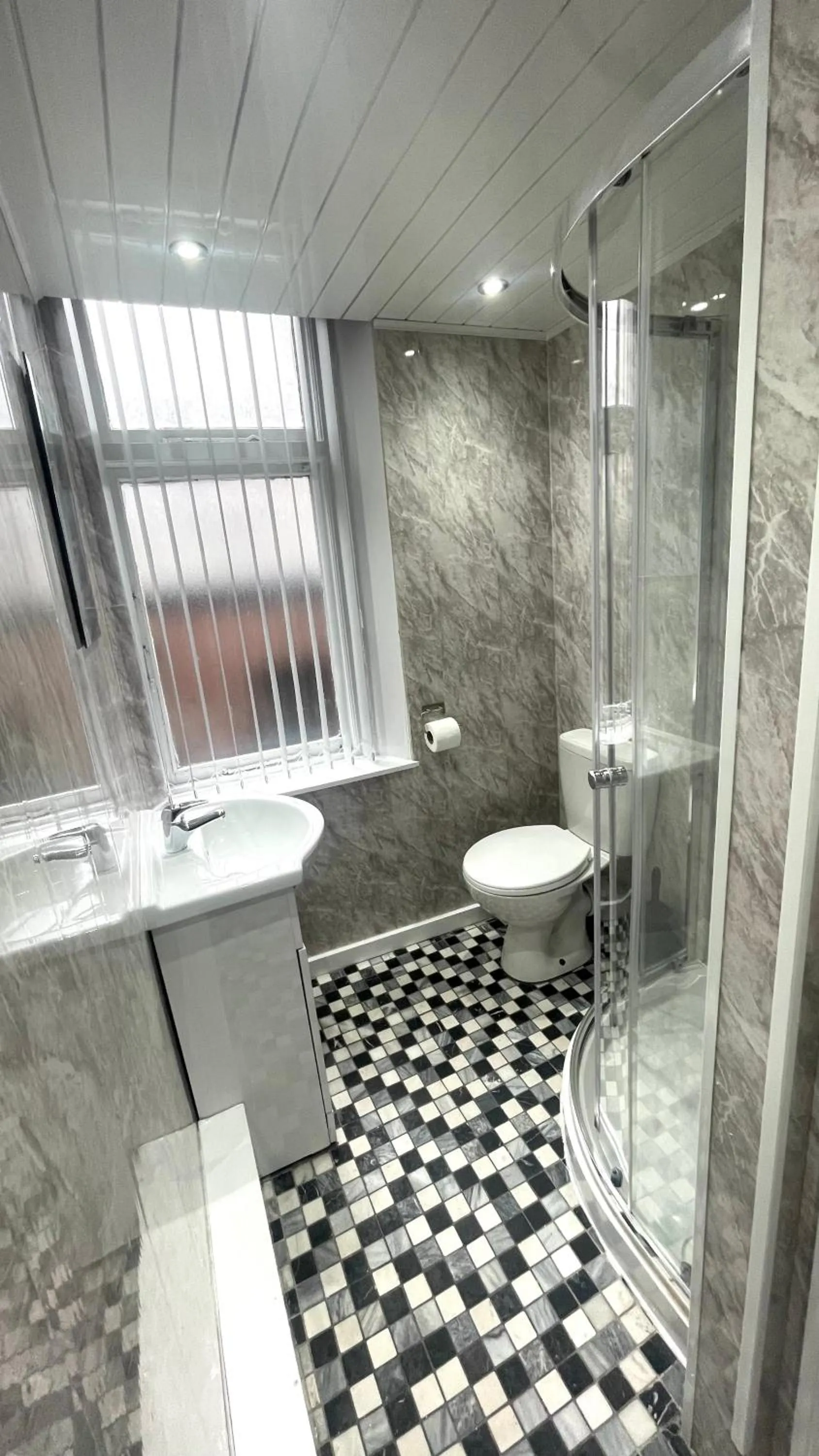 Shower in Mitre Hotel Manchester City Centre