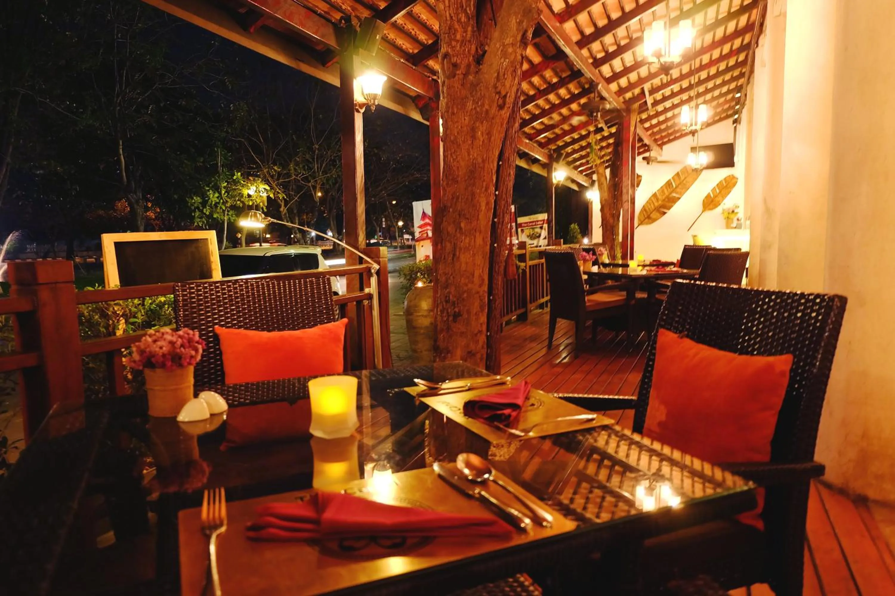 Restaurant/places to eat in The Rim Chiang Mai