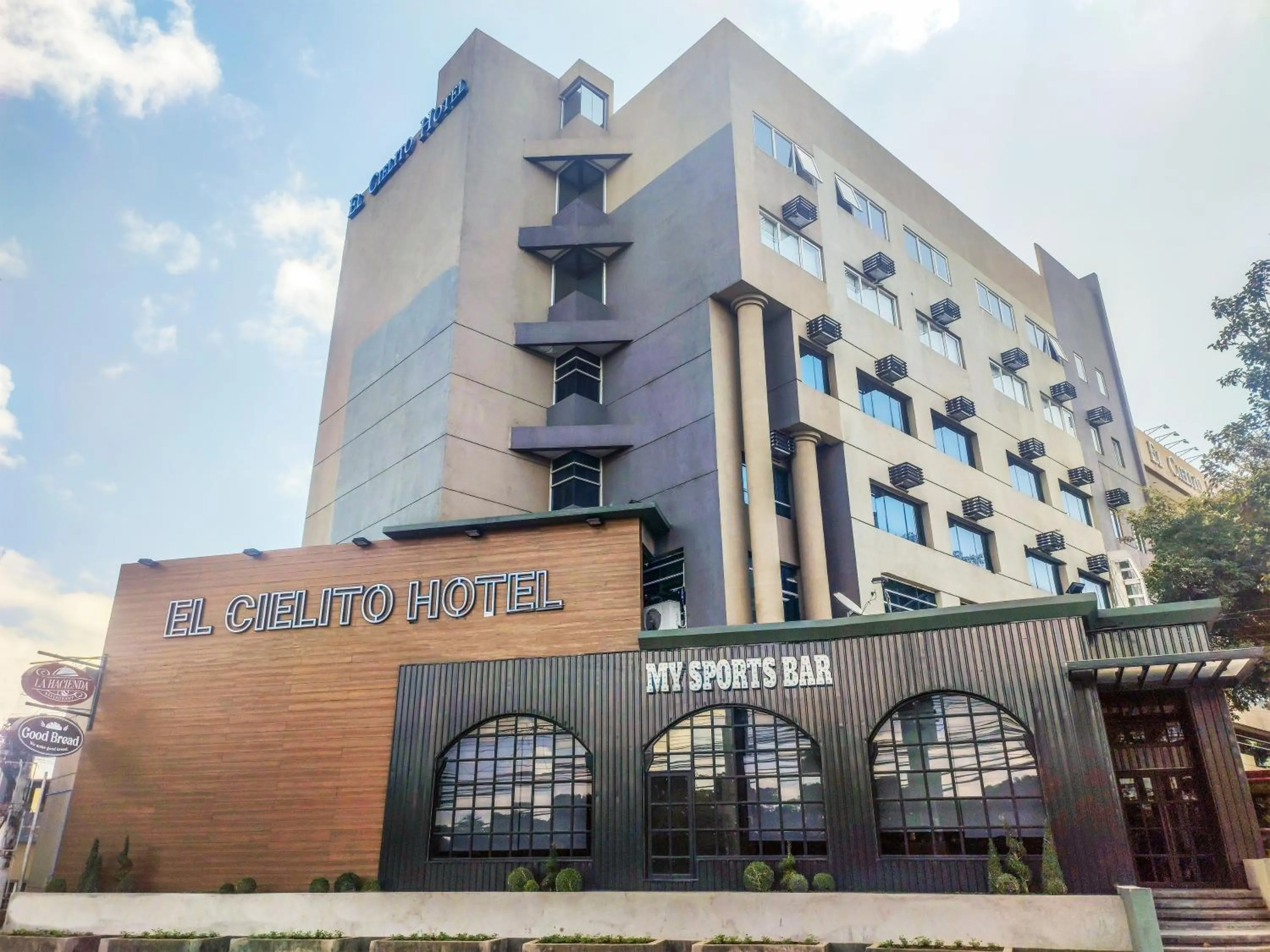 Property building in El Cielito Inn - Sta. Rosa