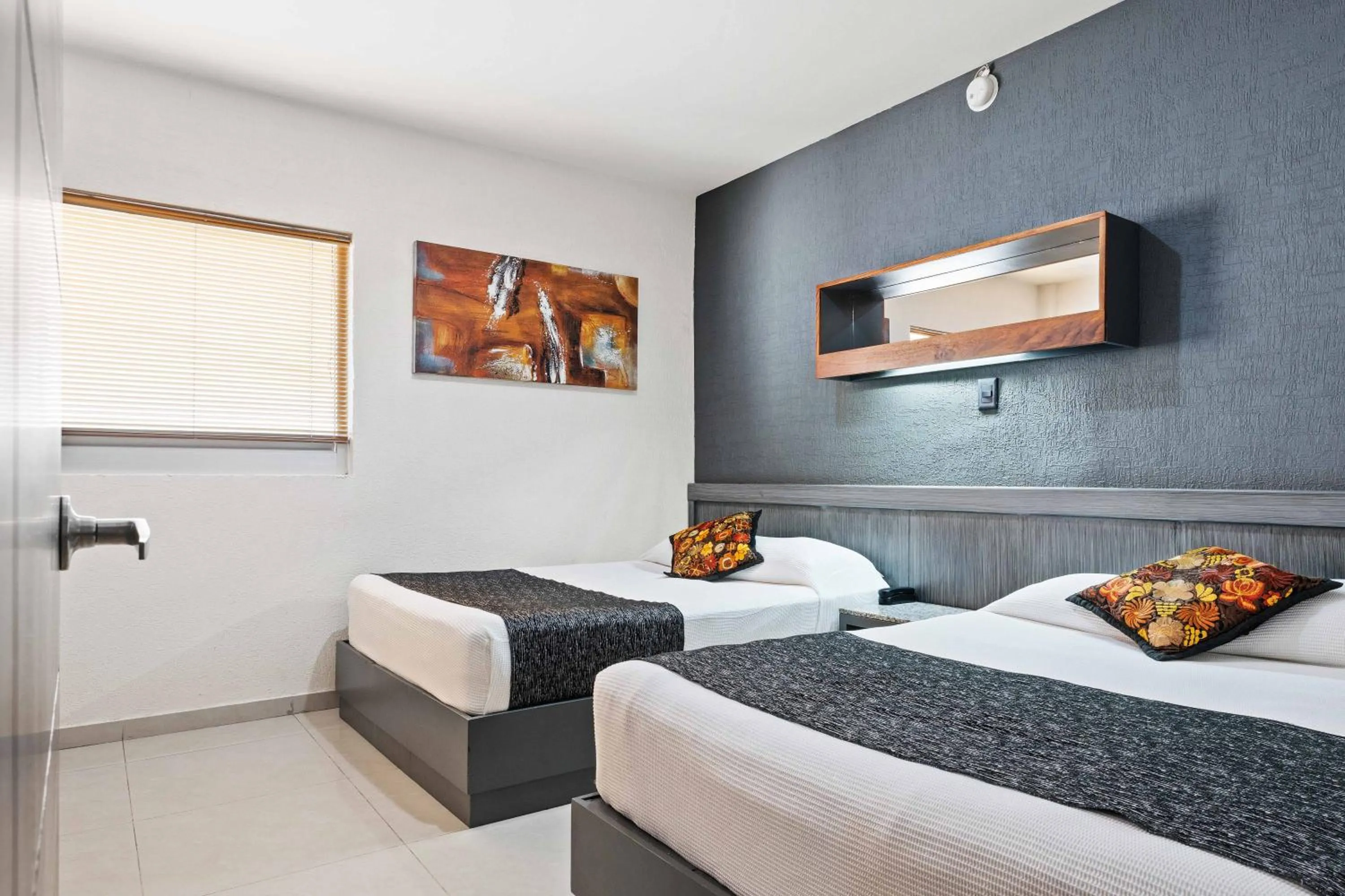 Bed in Homesuites Zaragoza