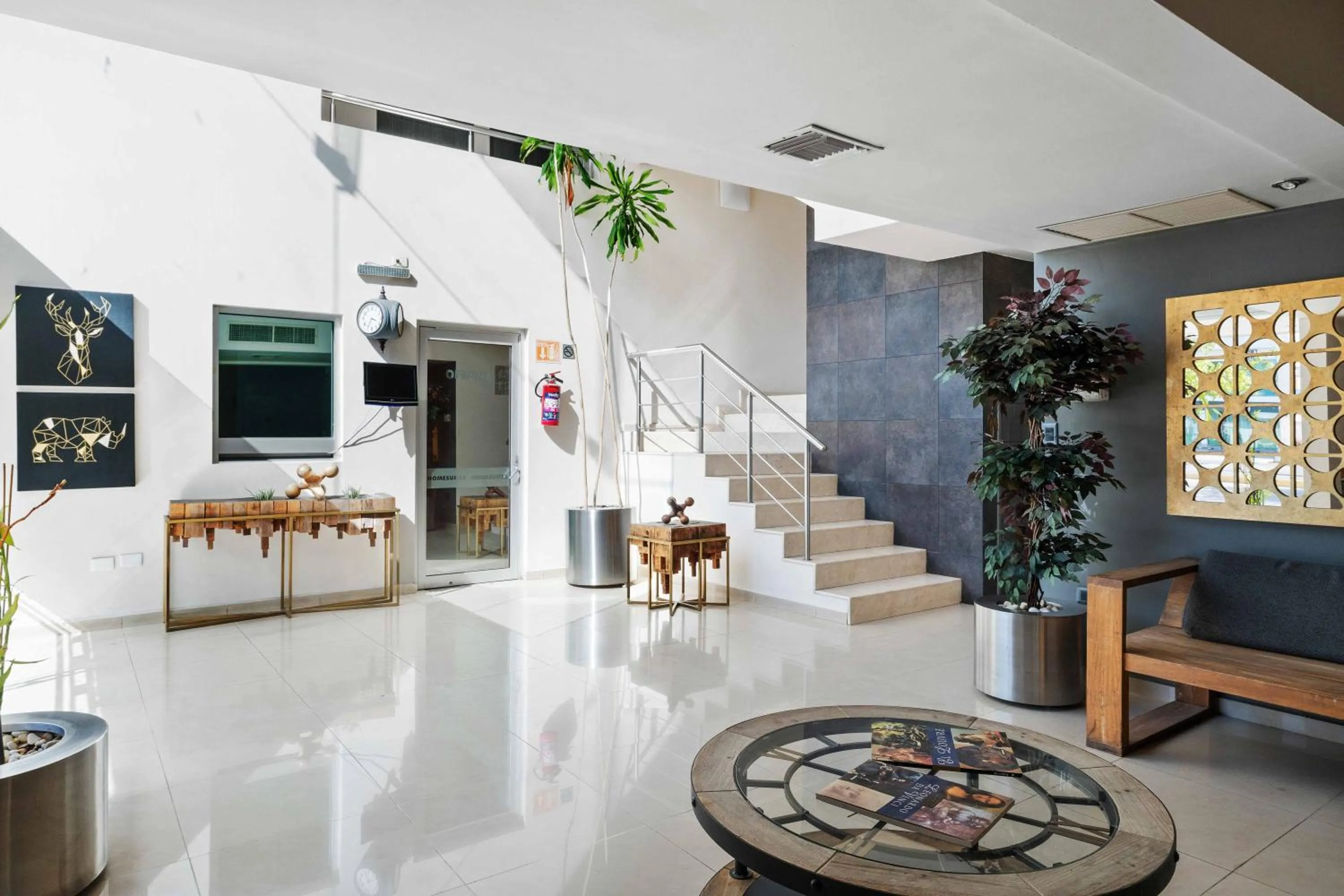 Communal lounge/ TV room in Homesuites Zaragoza