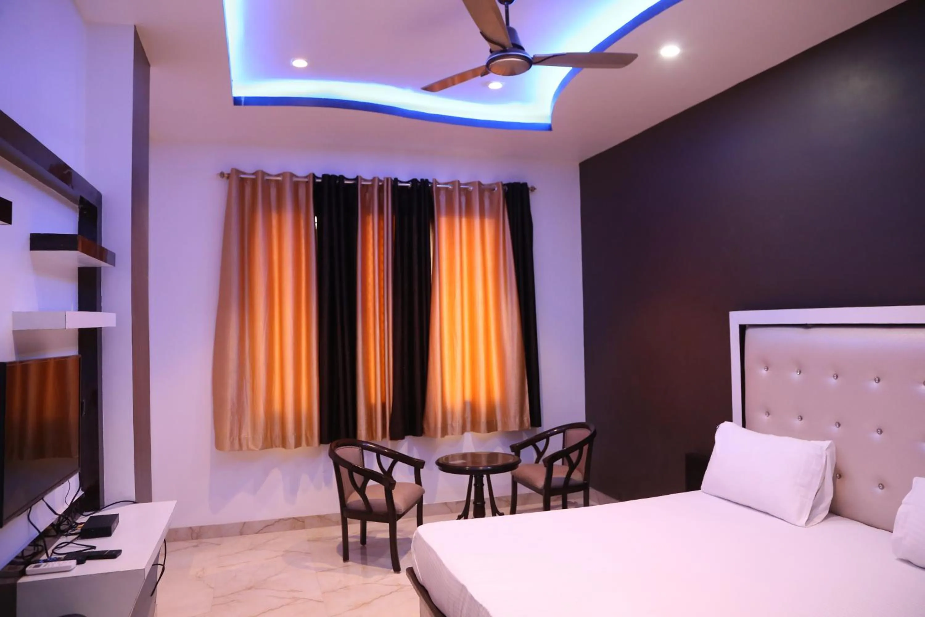 Bed in Hotel Dhanraj Palace