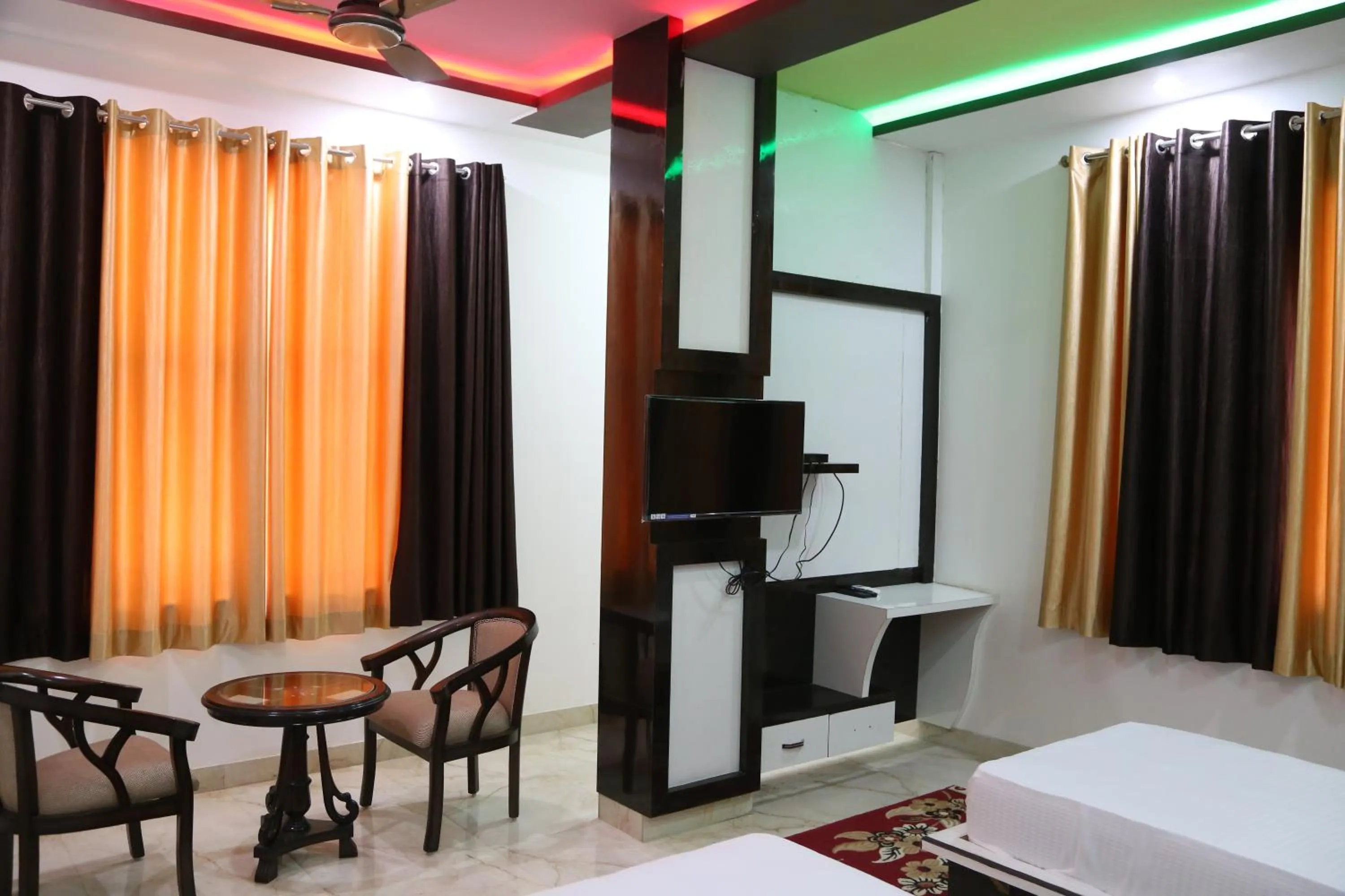 Bed in Hotel Dhanraj Palace