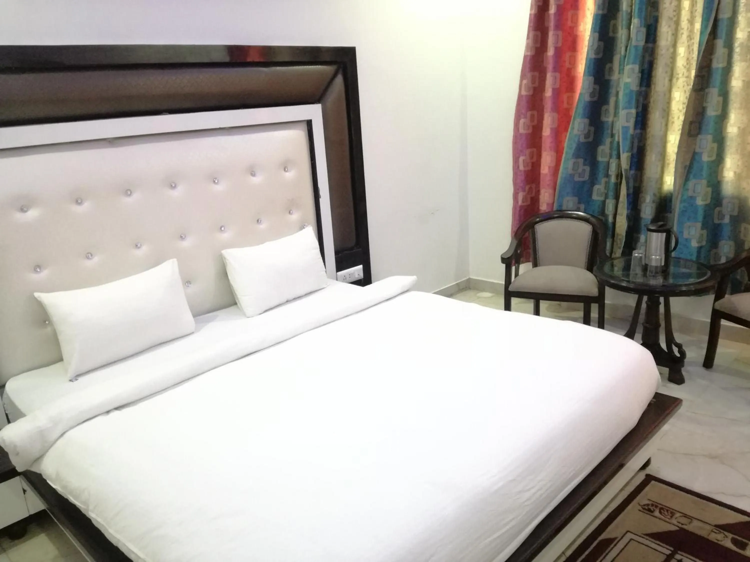 Bed in Hotel Dhanraj Palace