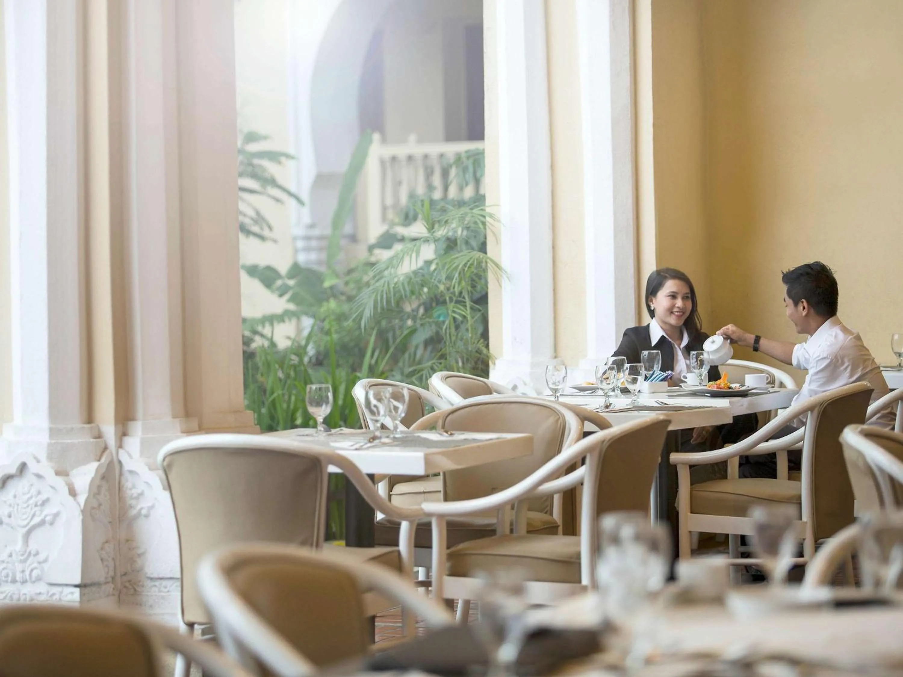 Restaurant/Places to Eat in Novotel Bukittinggi