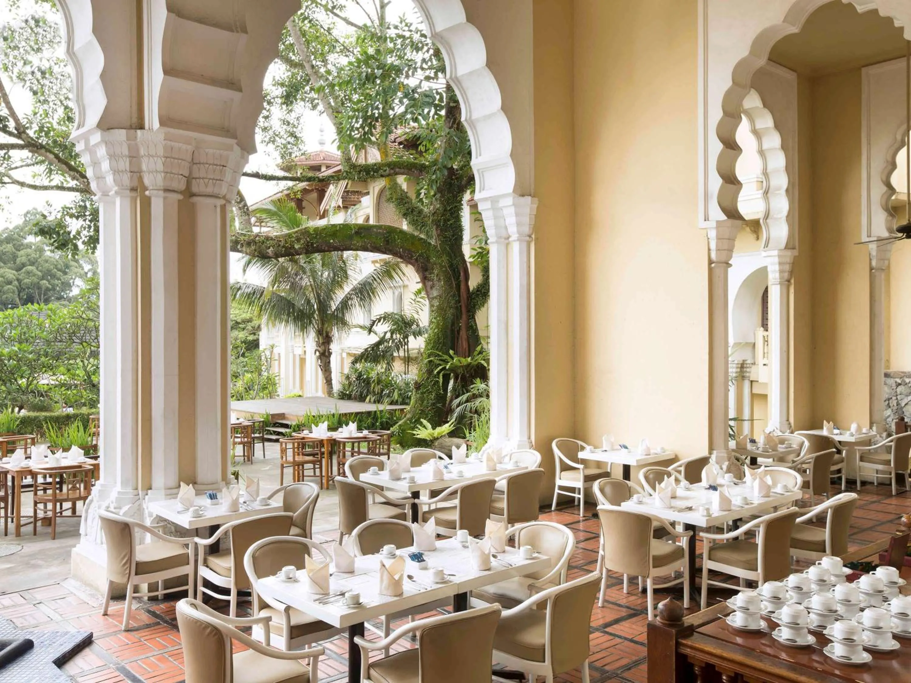 Restaurant/Places to Eat in Novotel Bukittinggi