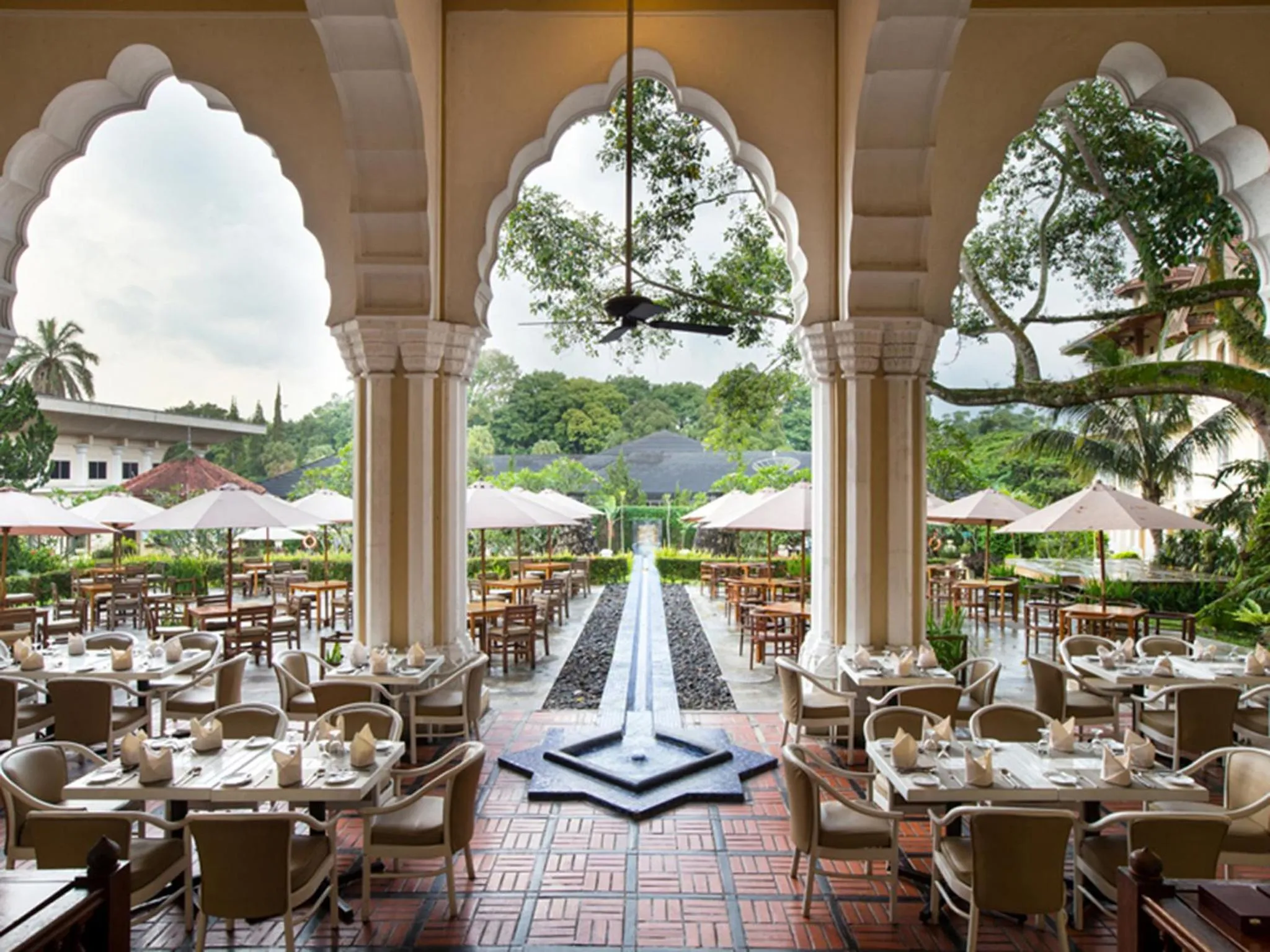 Restaurant/Places to Eat in Novotel Bukittinggi