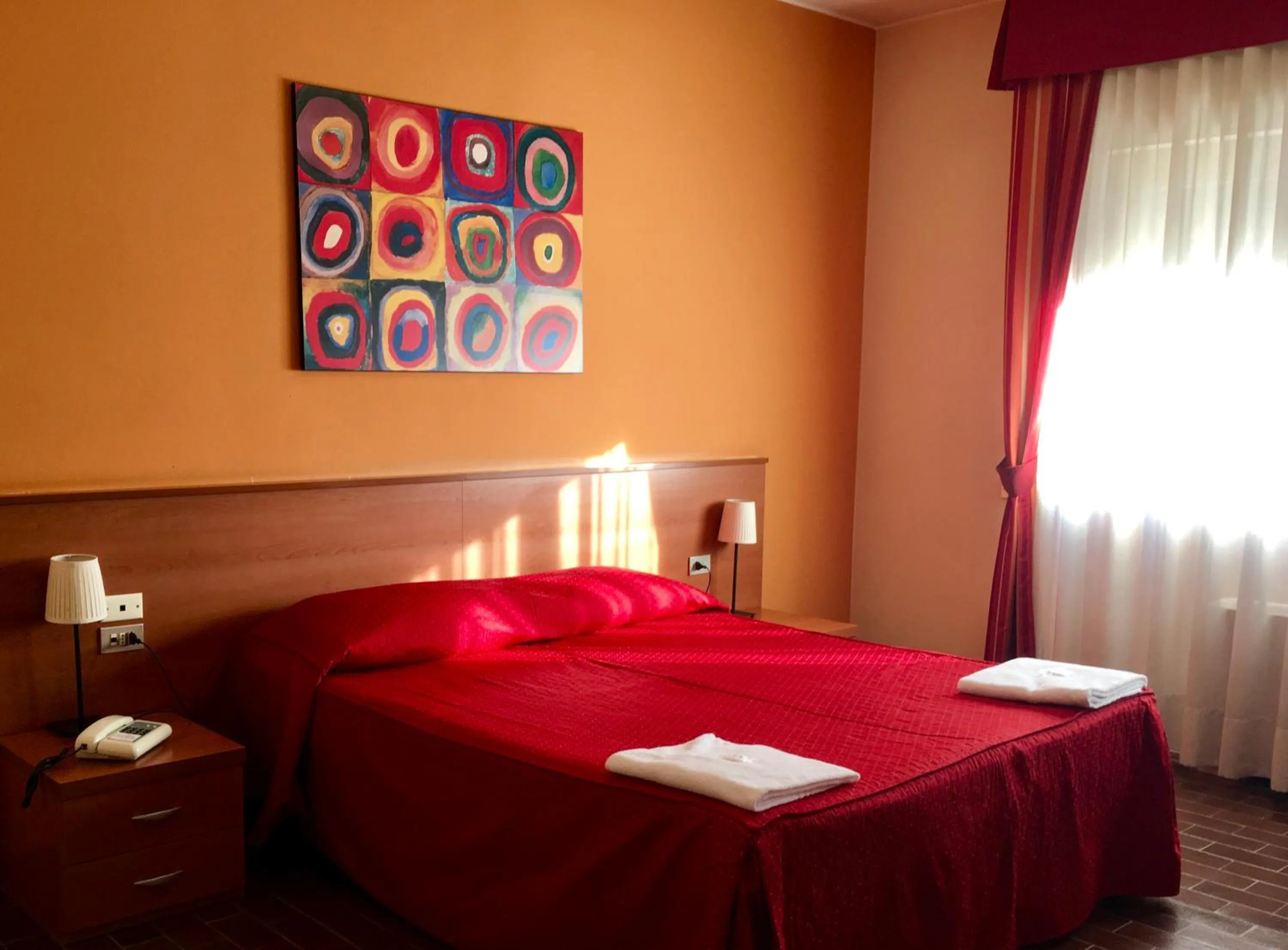 Shower, Bed in Hotel Forum