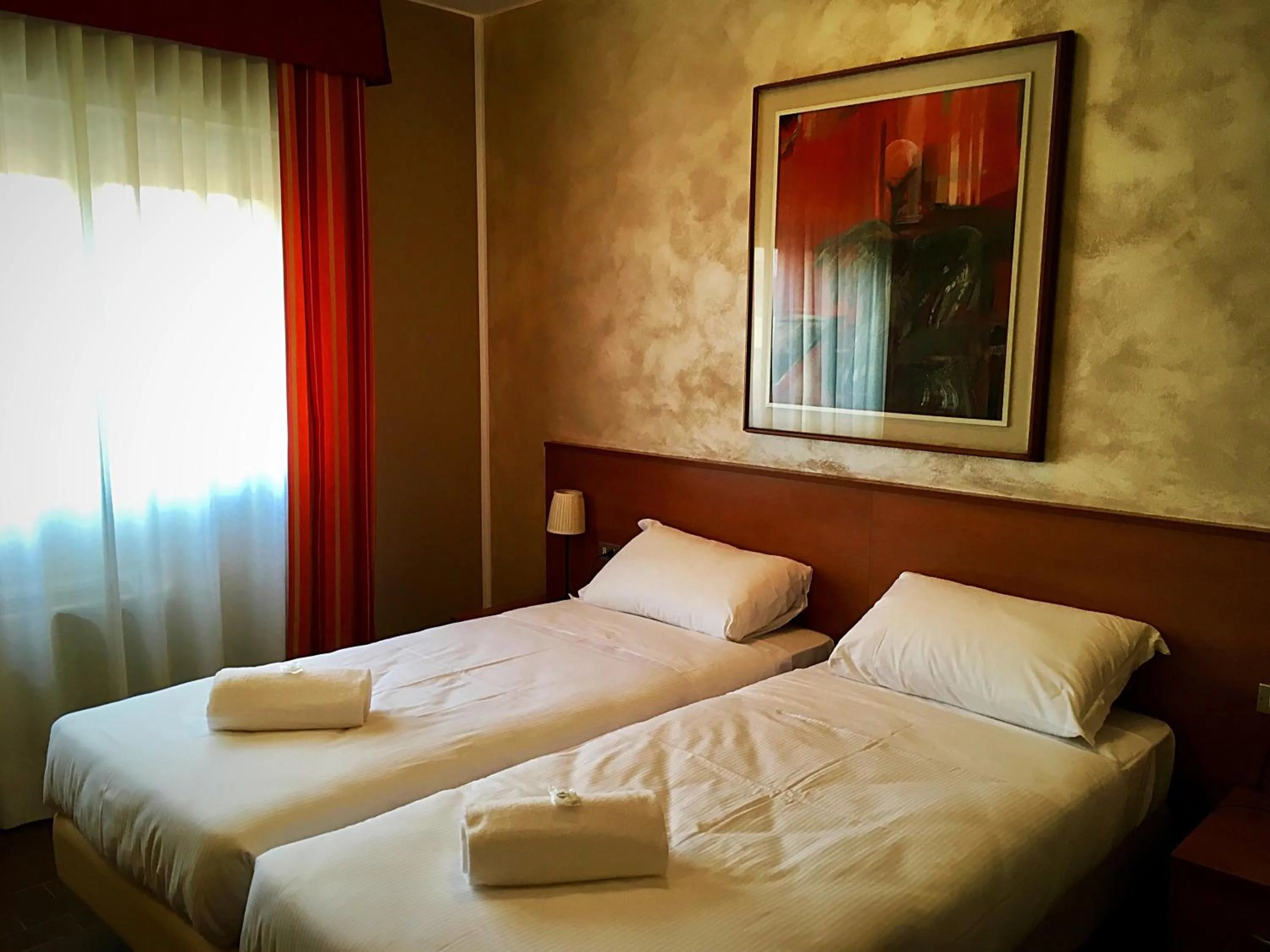 Shower, Bed in Hotel Forum