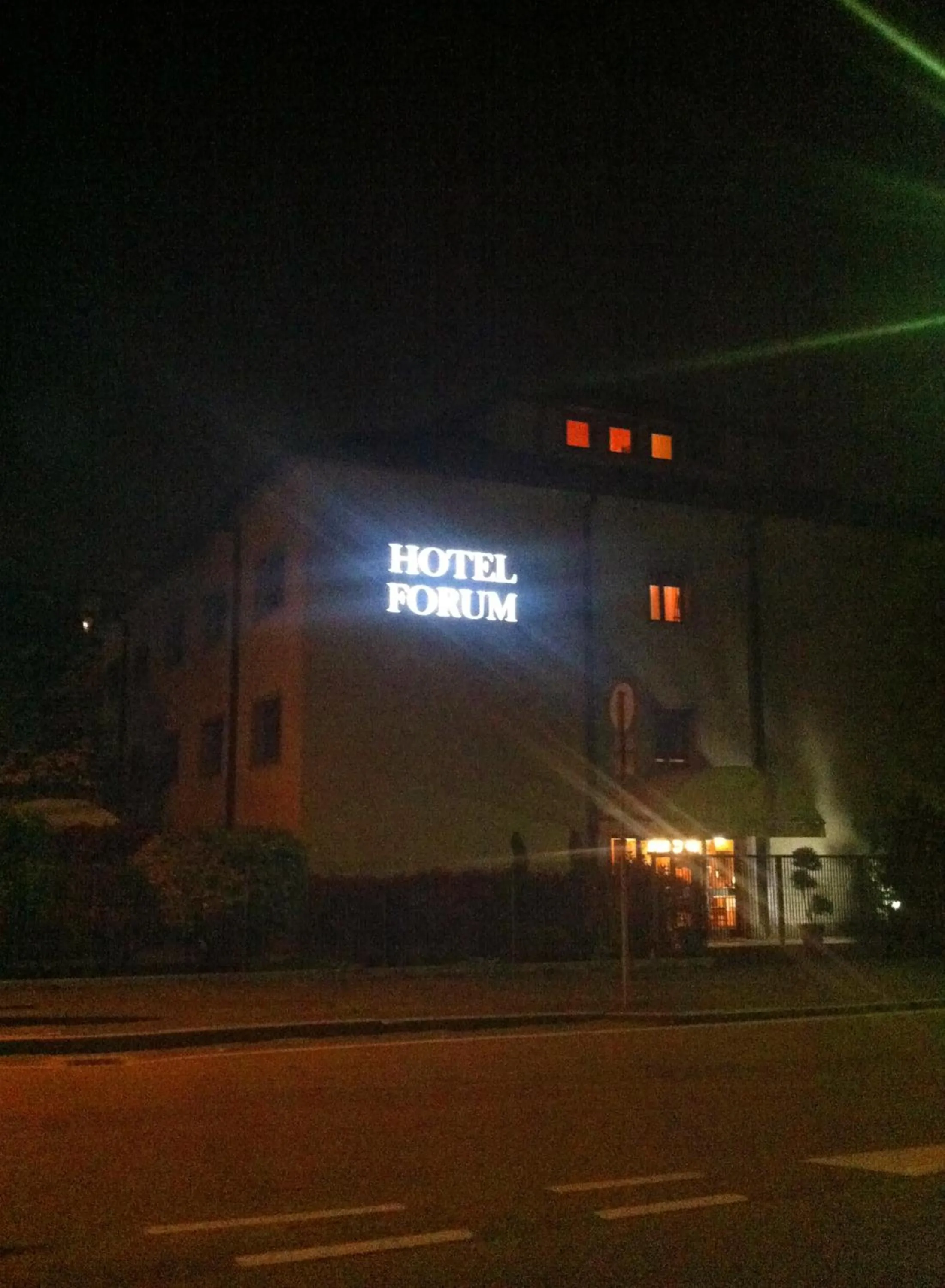 Restaurant/places to eat in Hotel Forum