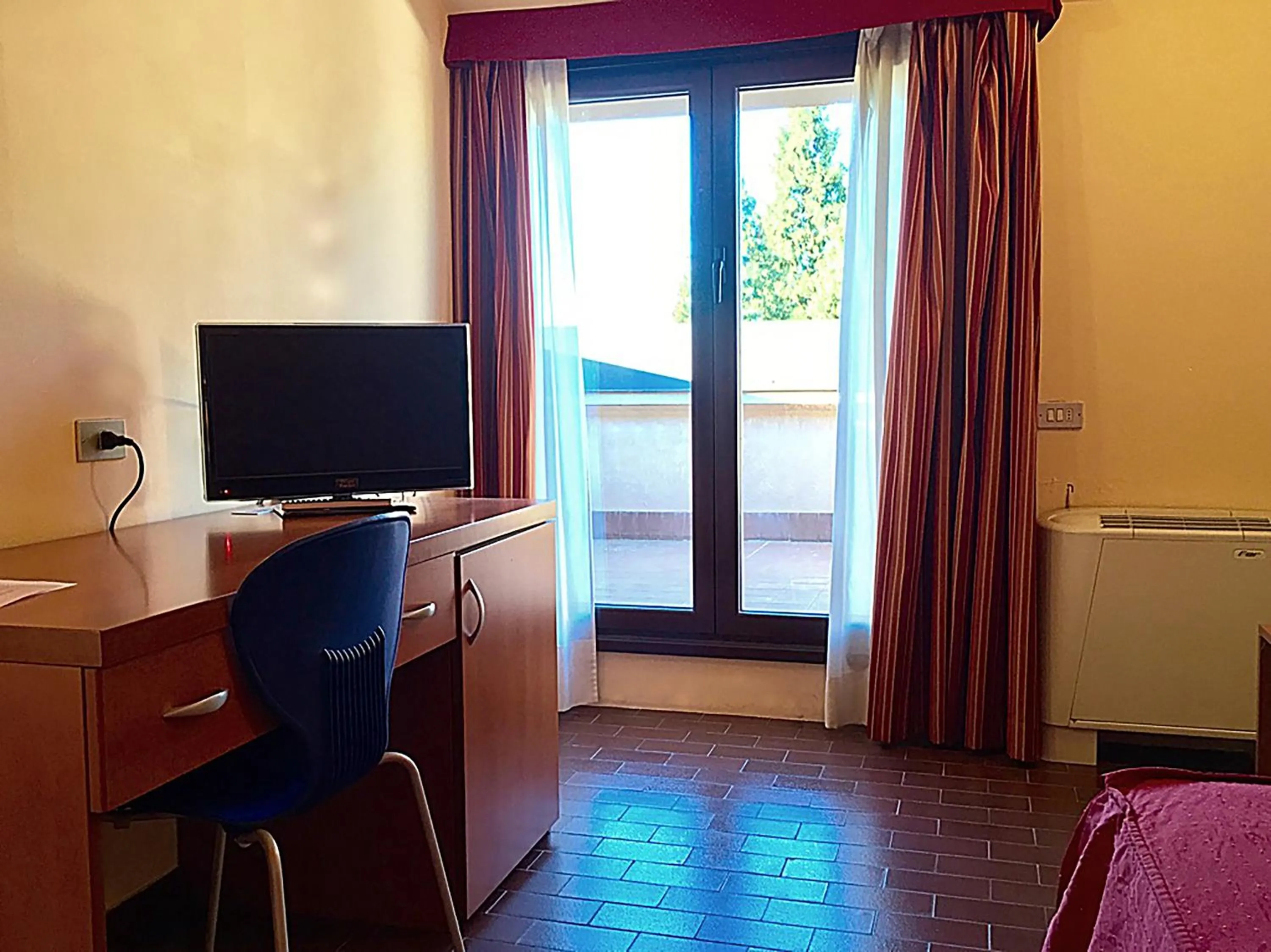 Restaurant/places to eat in Hotel Forum