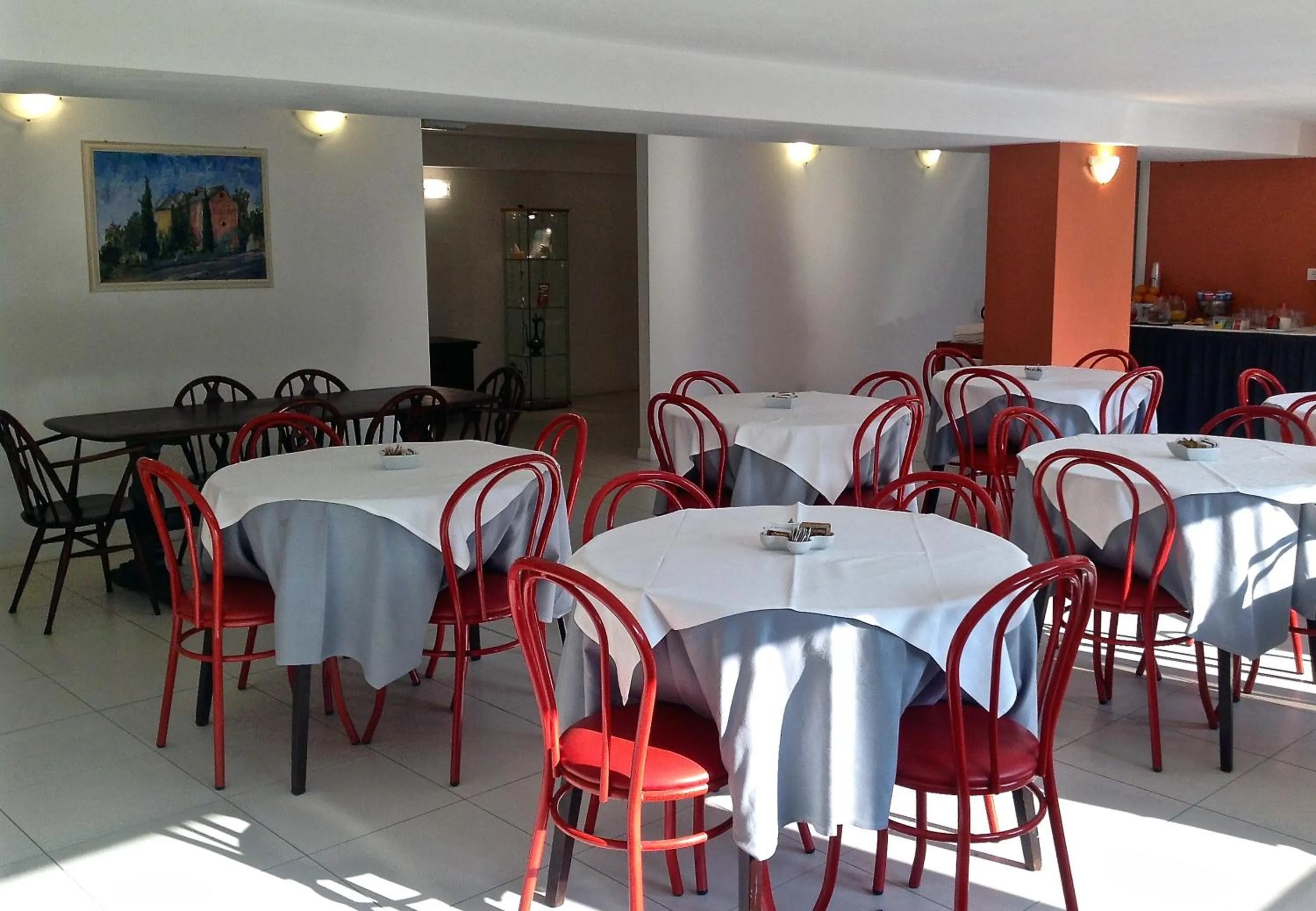 Restaurant/places to eat in Hotel Forum