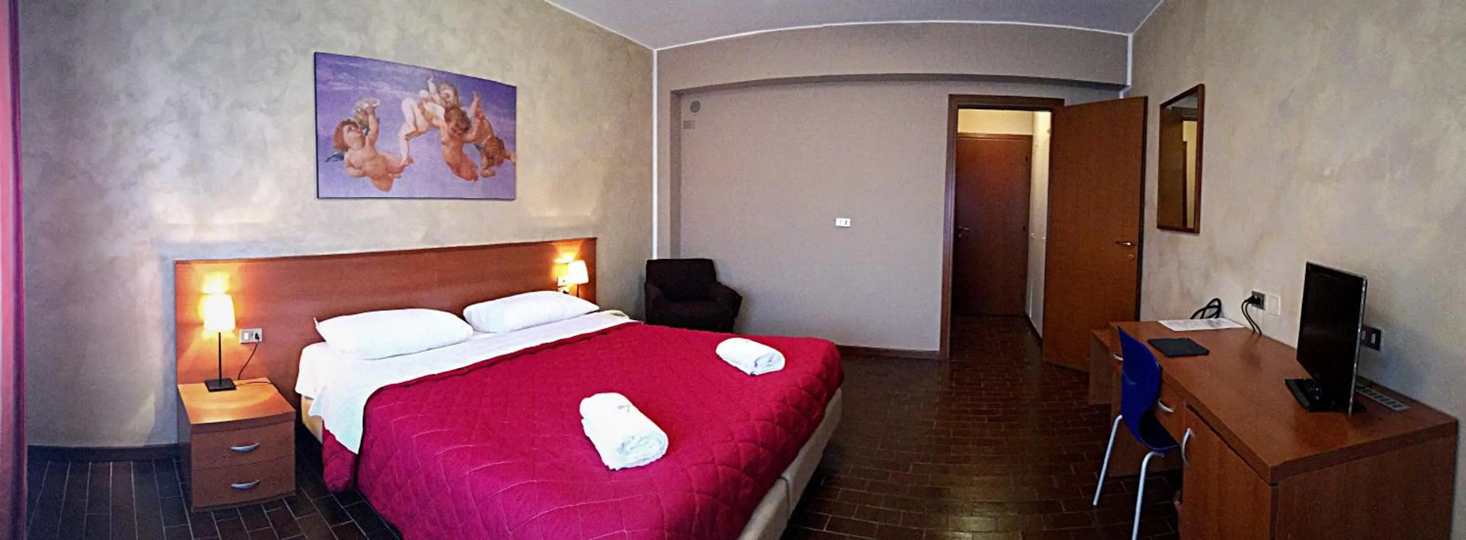 Shower, Bed in Hotel Forum