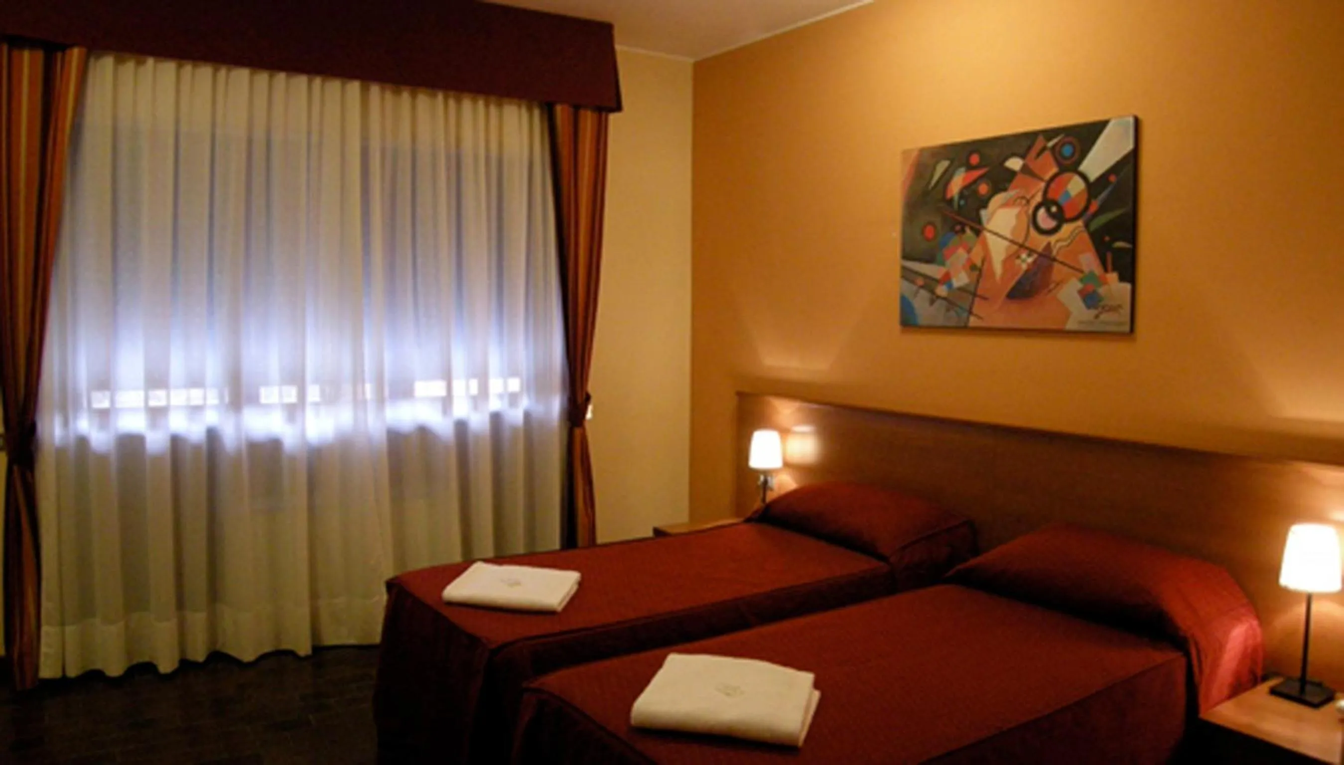 Shower, Bed in Hotel Forum