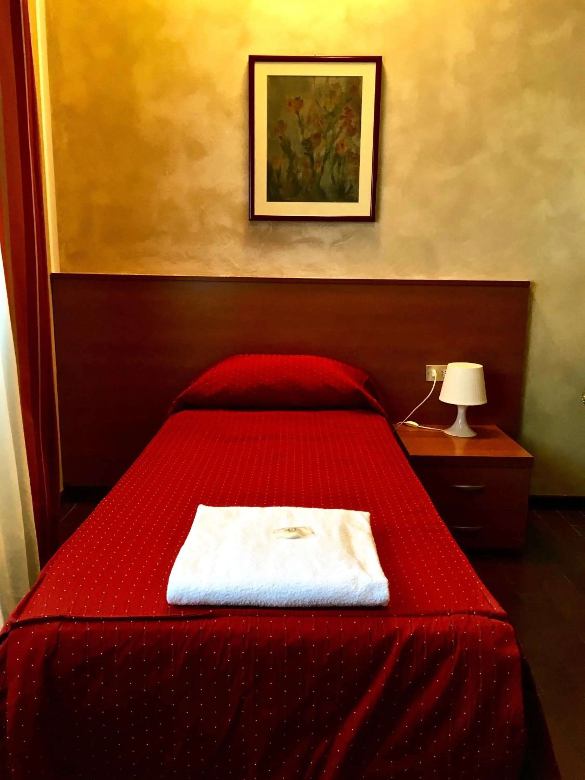 Shower, Bed in Hotel Forum