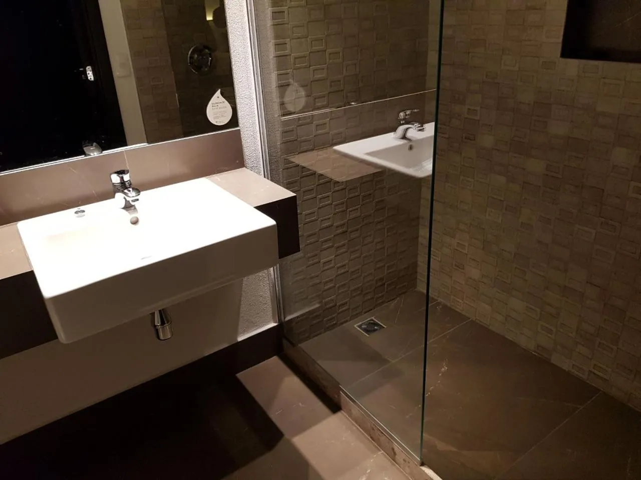 Toilet in Wyndham Garden Ribeirão Preto Convention