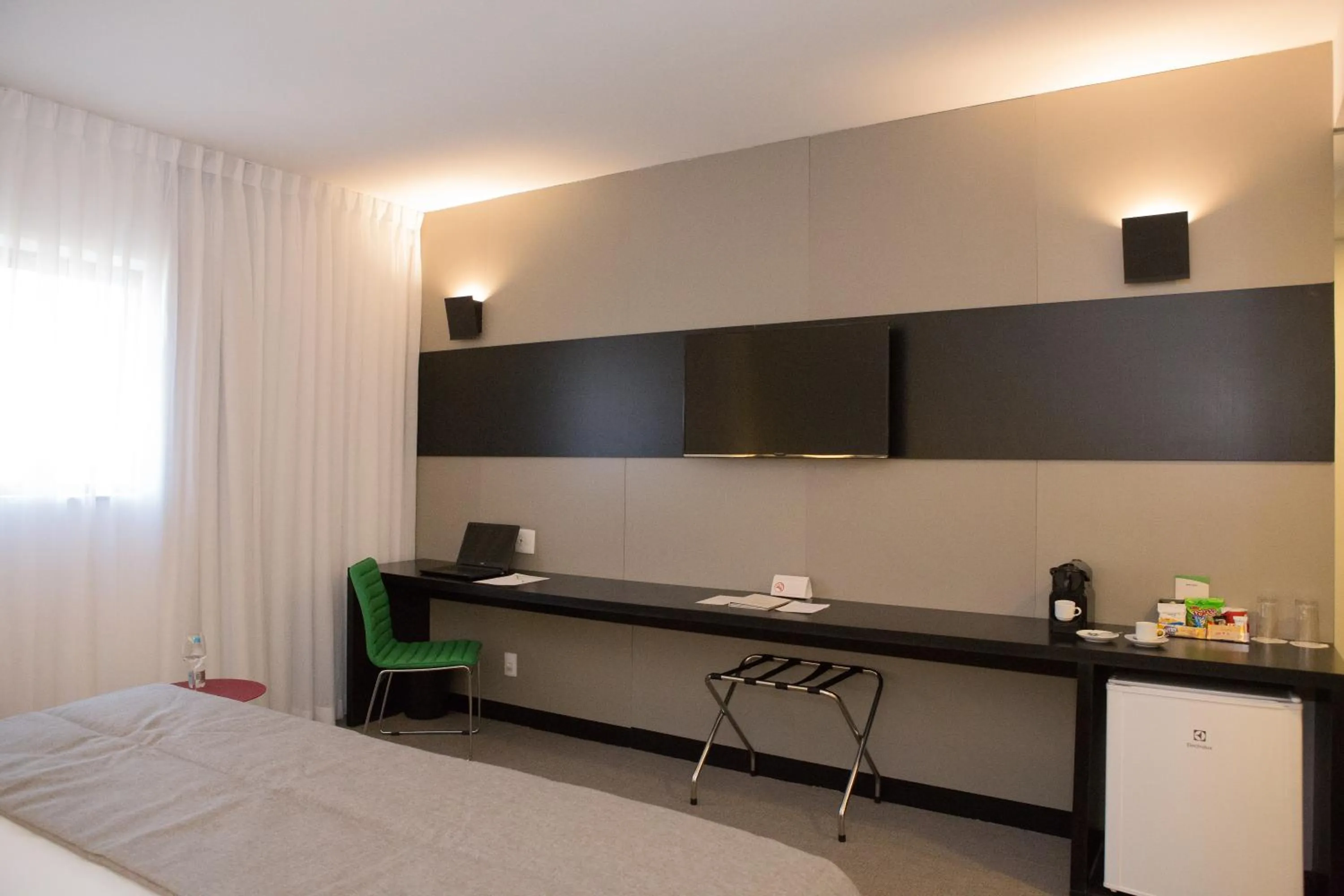 TV and multimedia, Bed in Wyndham Garden Ribeirão Preto Convention