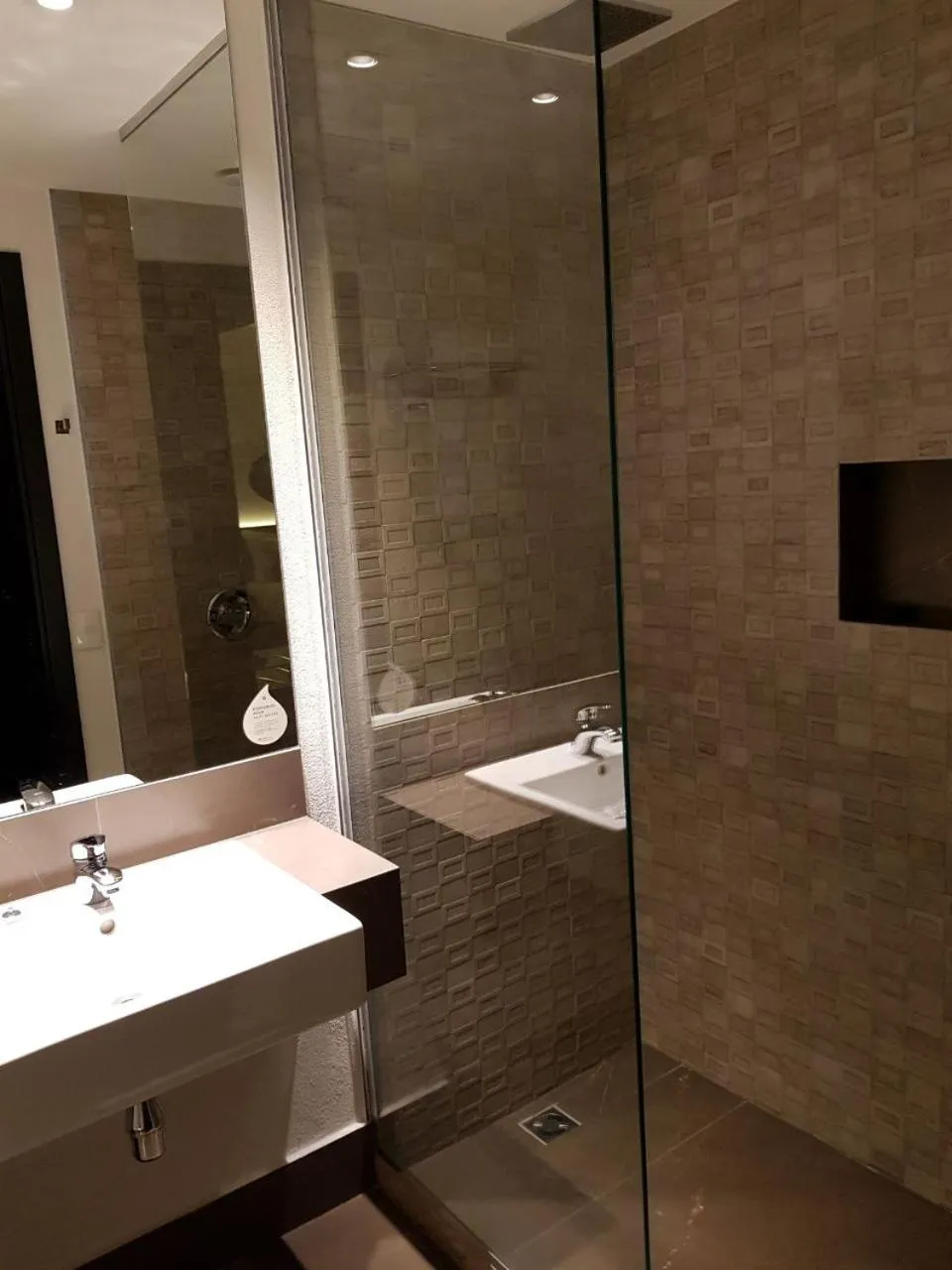 Bathroom in Wyndham Garden Ribeirão Preto Convention