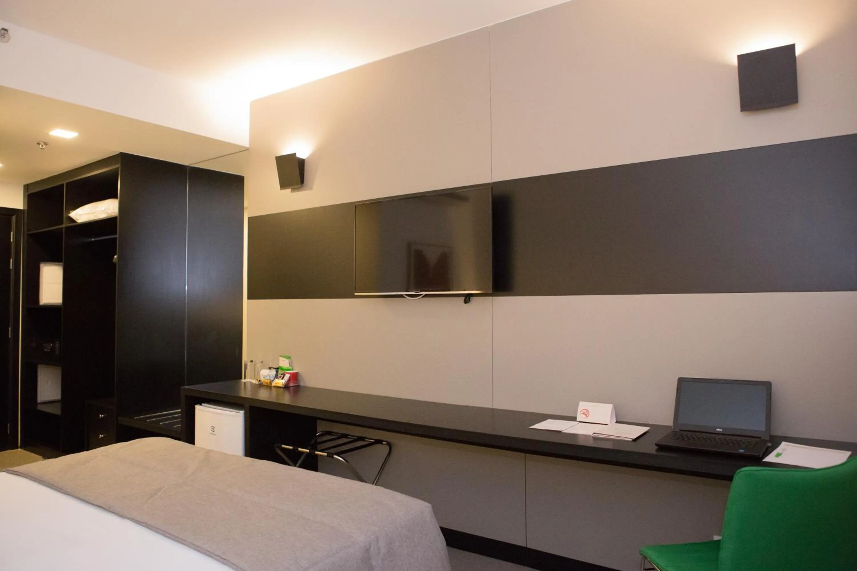 TV and multimedia, Bed in Wyndham Garden Ribeirão Preto Convention