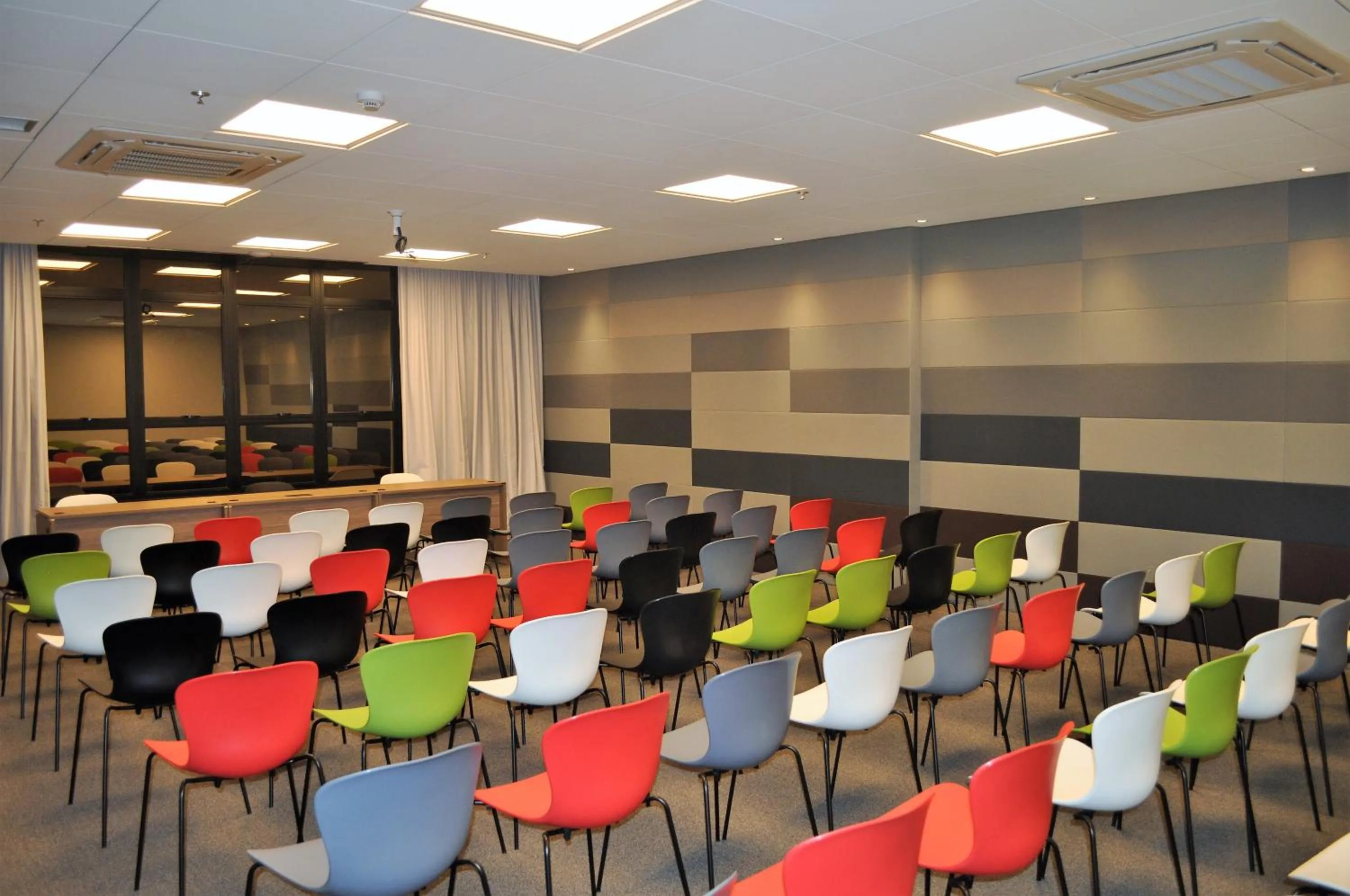 Meeting/conference room in Wyndham Garden Ribeirão Preto Convention