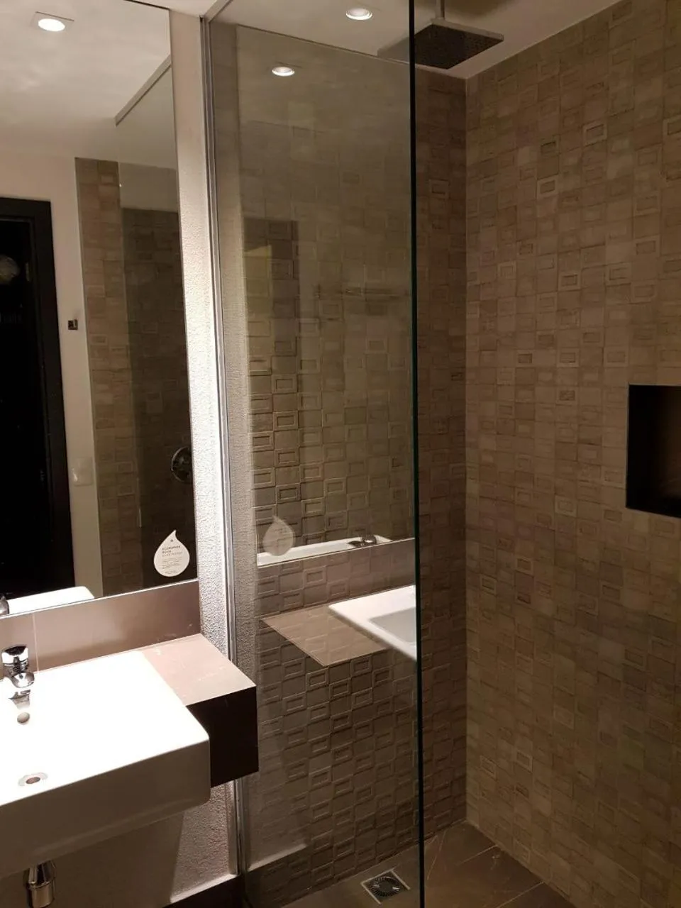 Bathroom in Wyndham Garden Ribeirão Preto Convention