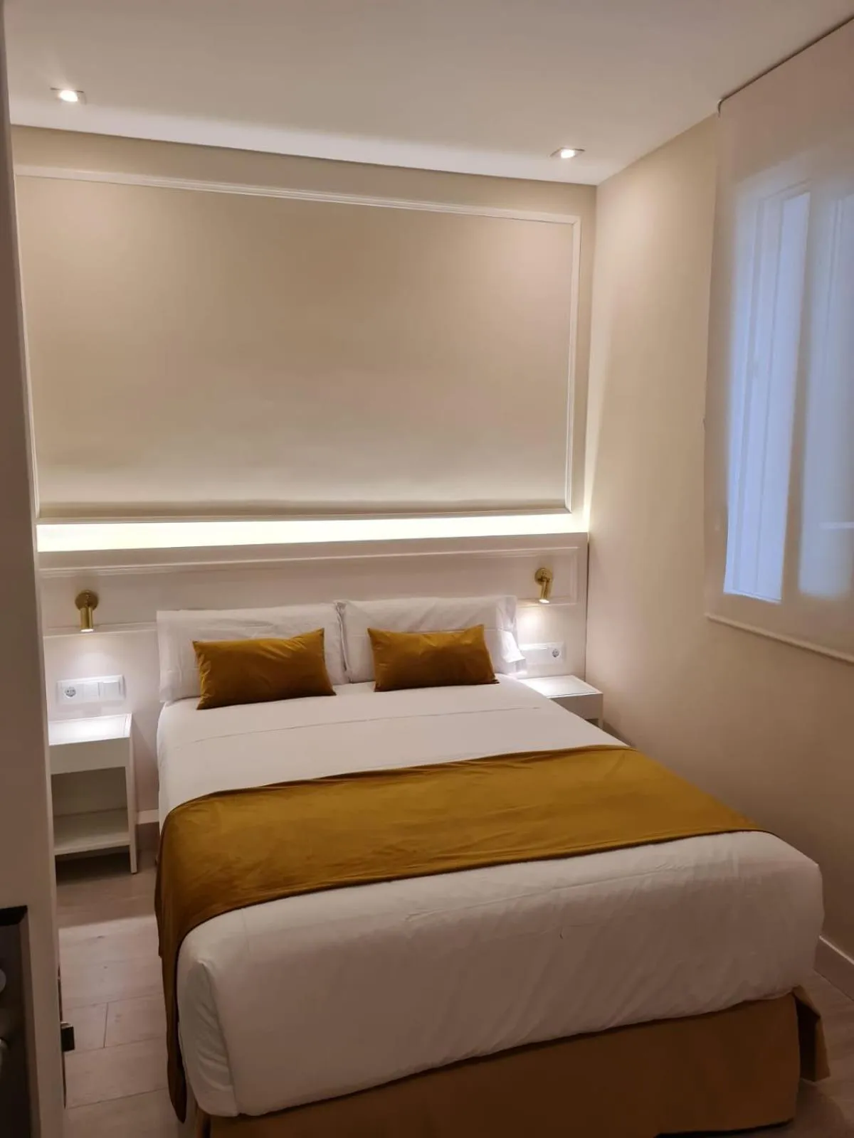 Photo of the whole room, Bed in CH Velarde