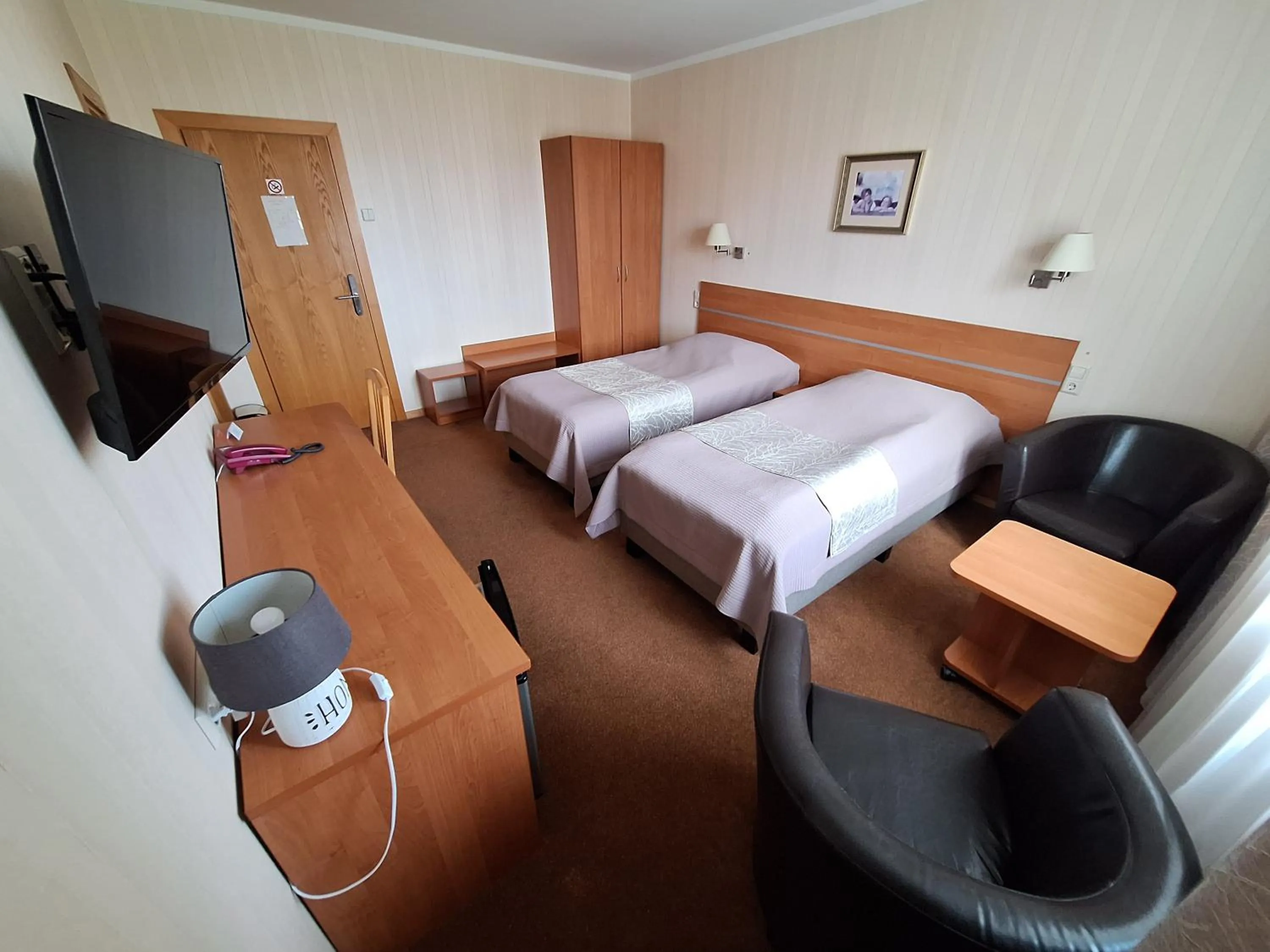 Photo of the whole room, Bed in Home B&B