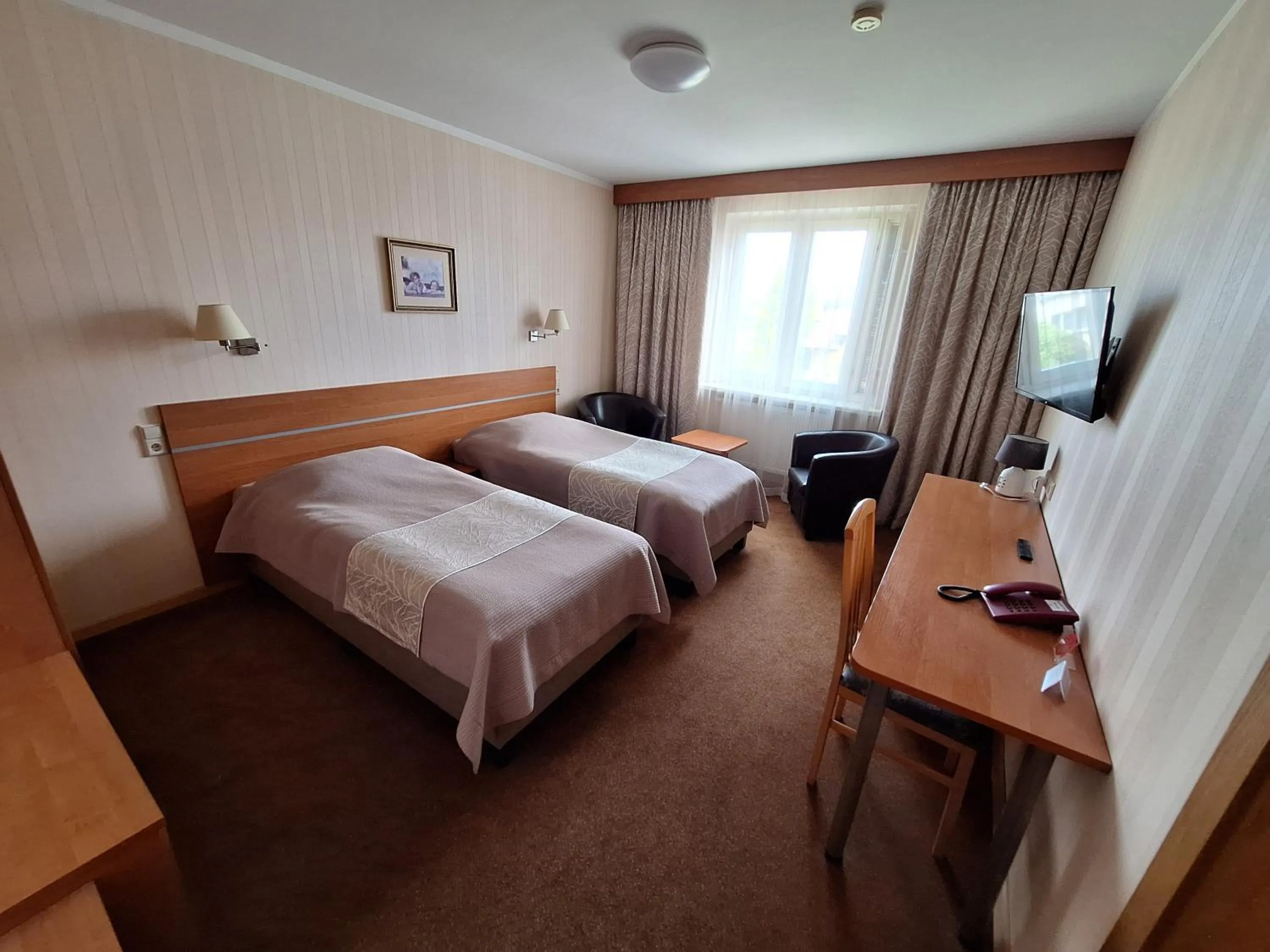 Photo of the whole room, Bed in Home B&B