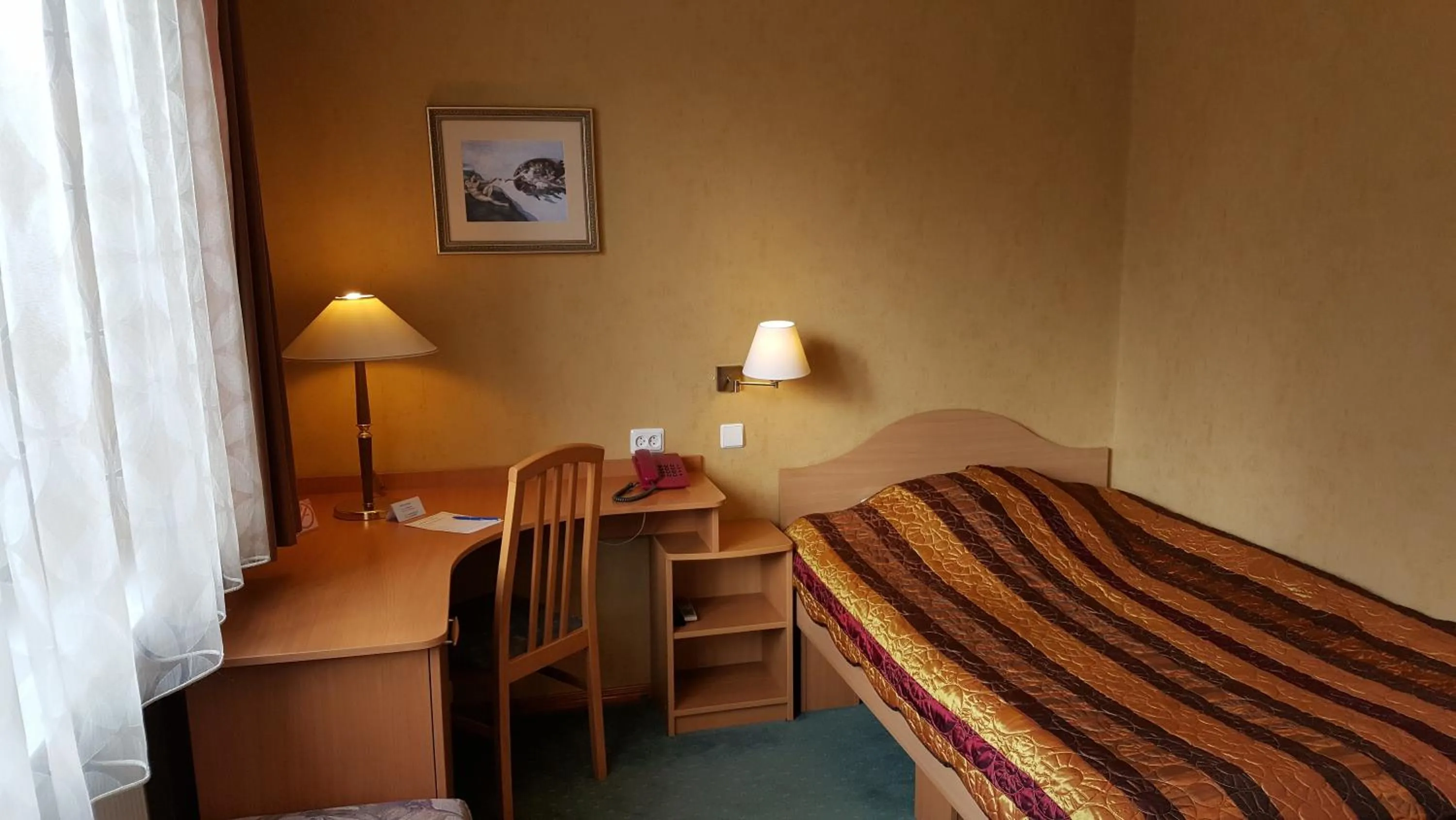 Photo of the whole room, Bed in Home B&B