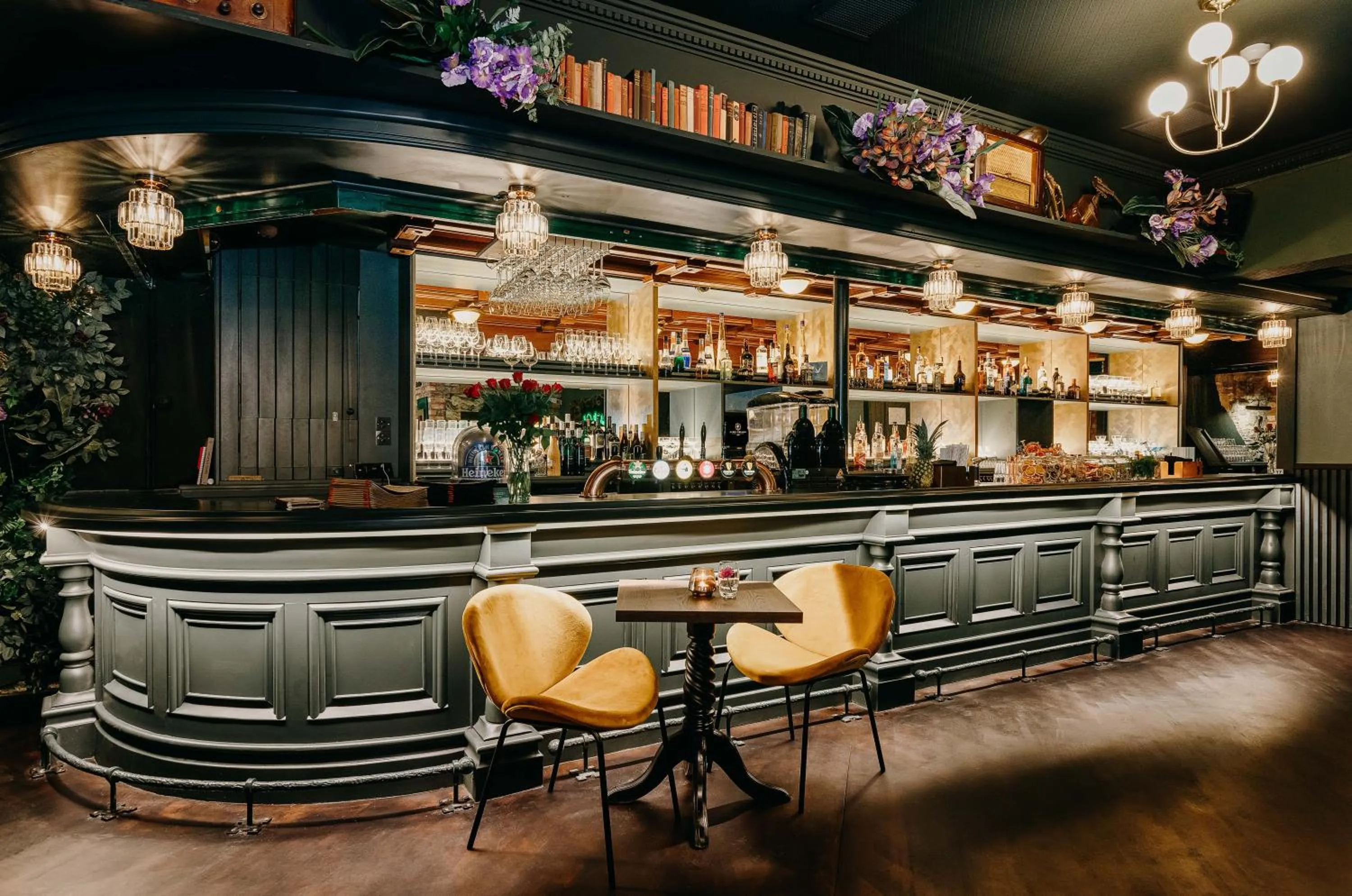 Lounge or bar in The Farnham Arms Hotel