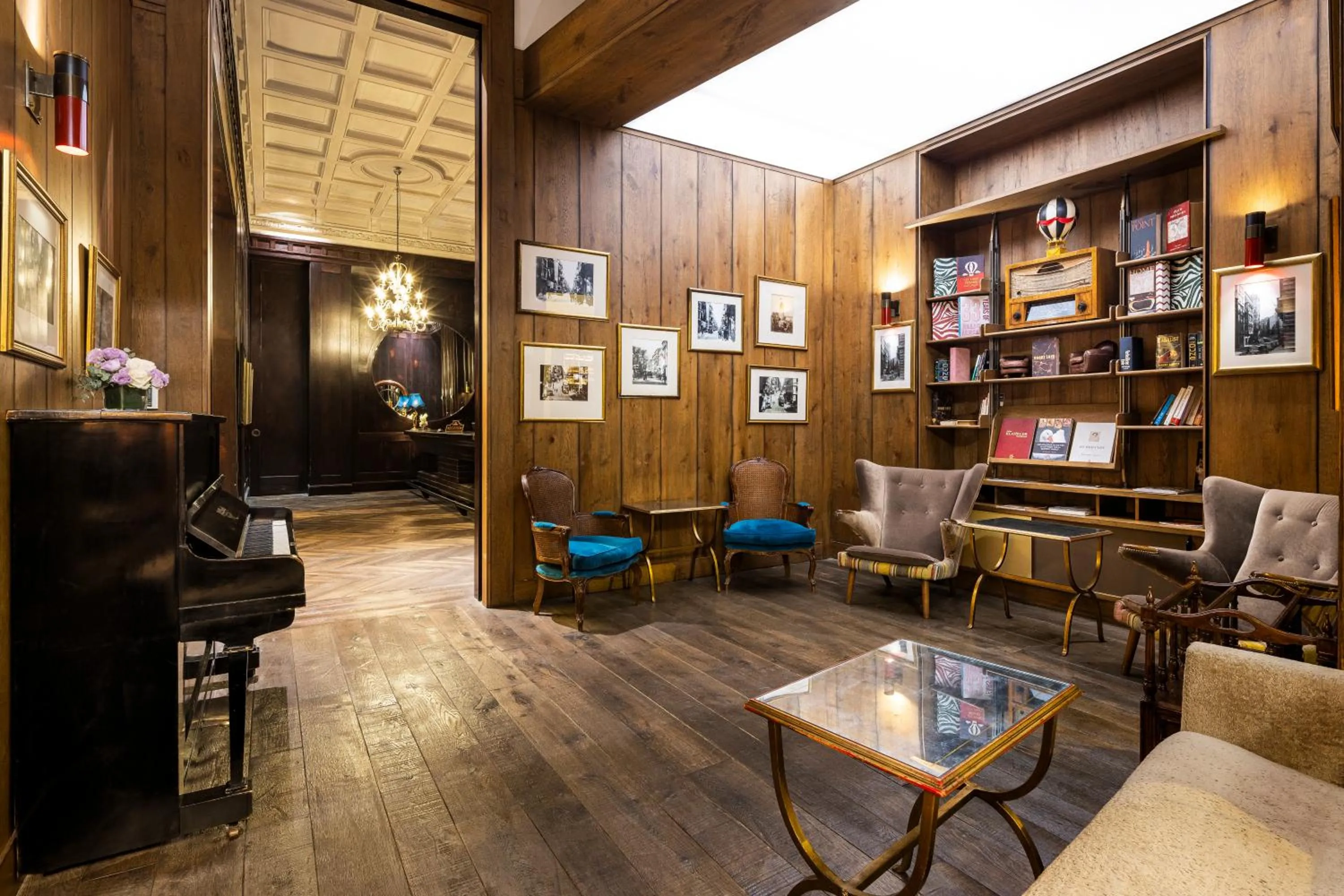 Library in Palazzo Donizetti Hotel - Special Class