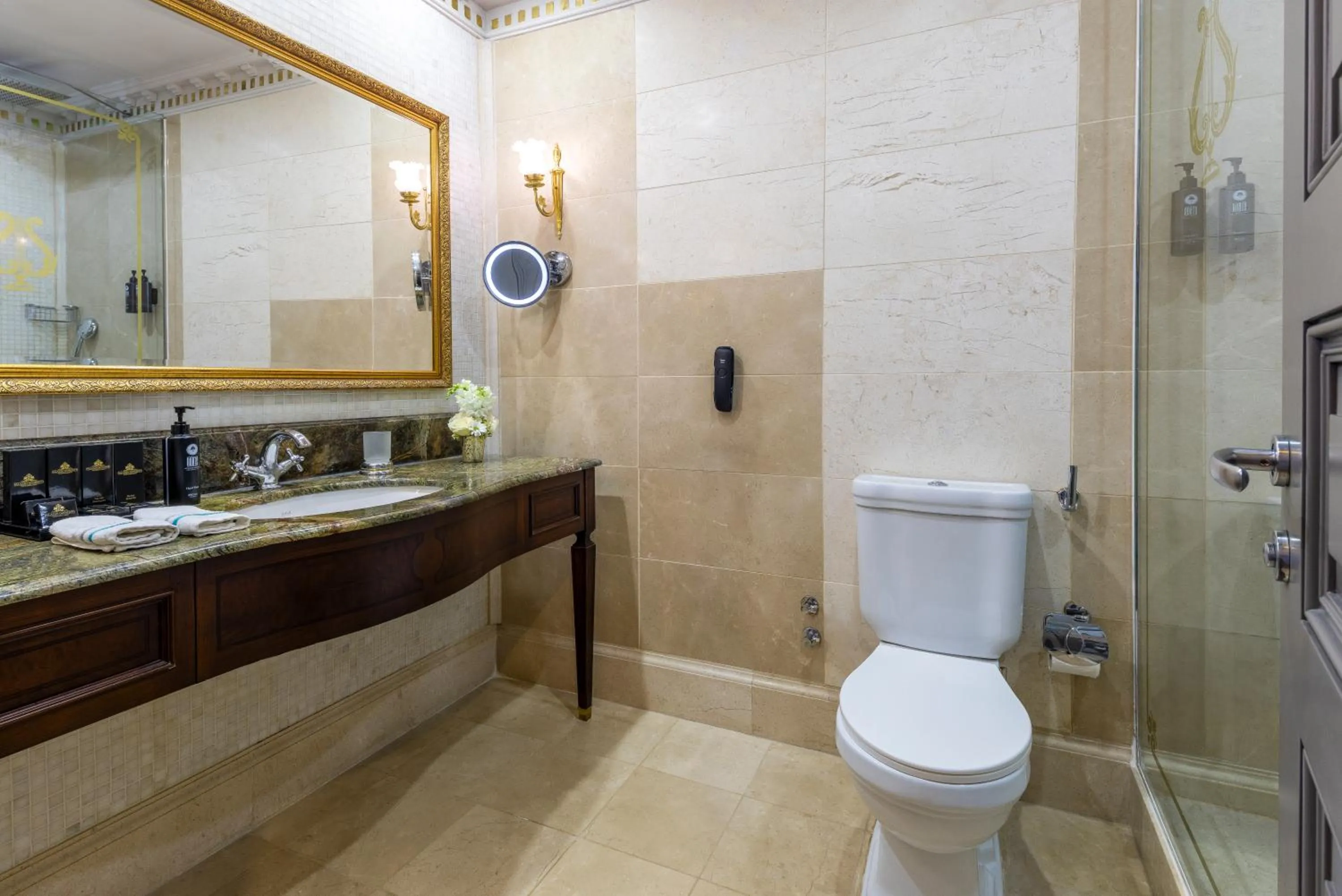 Shower in Palazzo Donizetti Hotel - Special Class