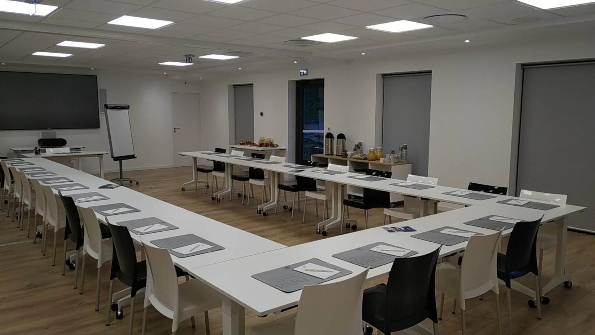 Business facilities in Kyriad Résidence Cabriès - Plan de Campagne