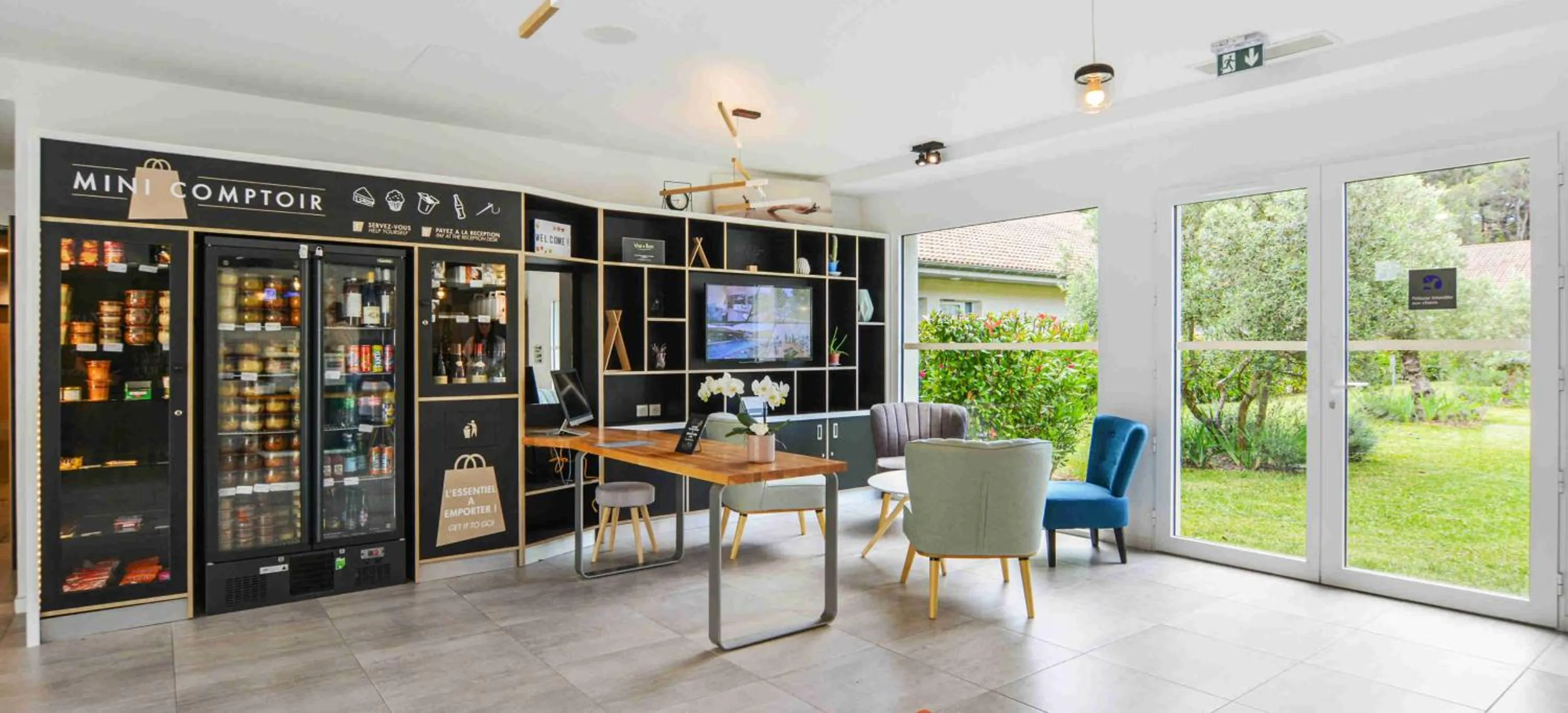 Lounge or bar in Kyriad Résidence Cabriès - Plan de Campagne