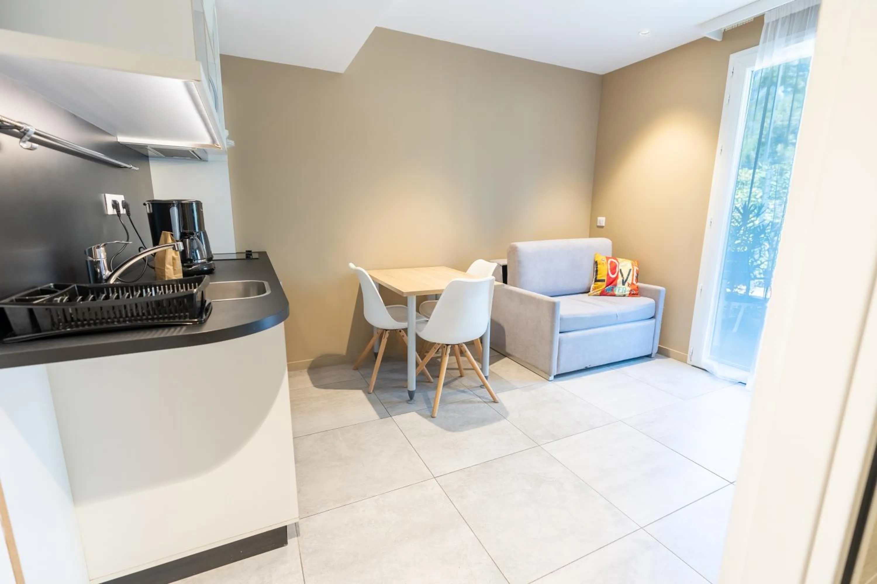 Property building in Kyriad Résidence Cabriès - Plan de Campagne