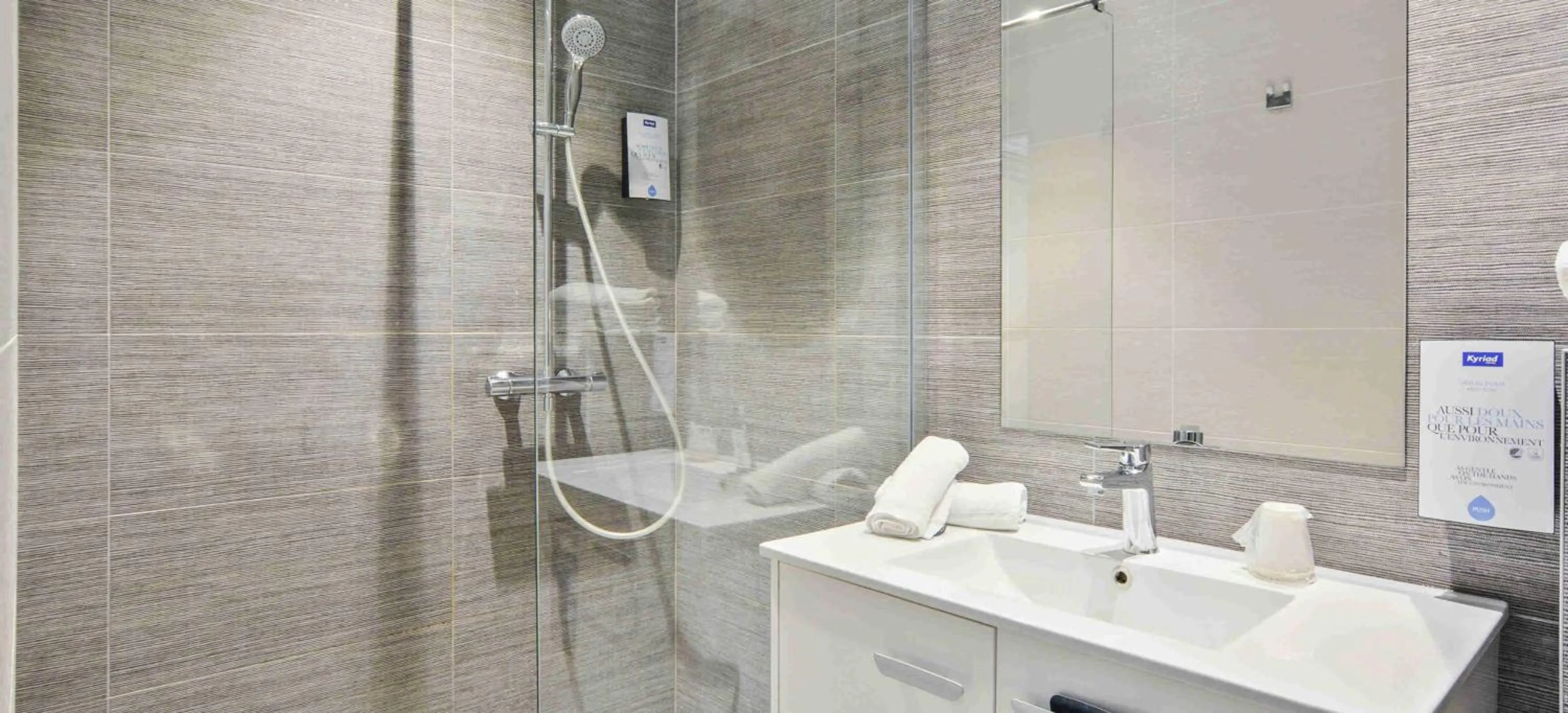 Bathroom in Kyriad Résidence Cabriès - Plan de Campagne