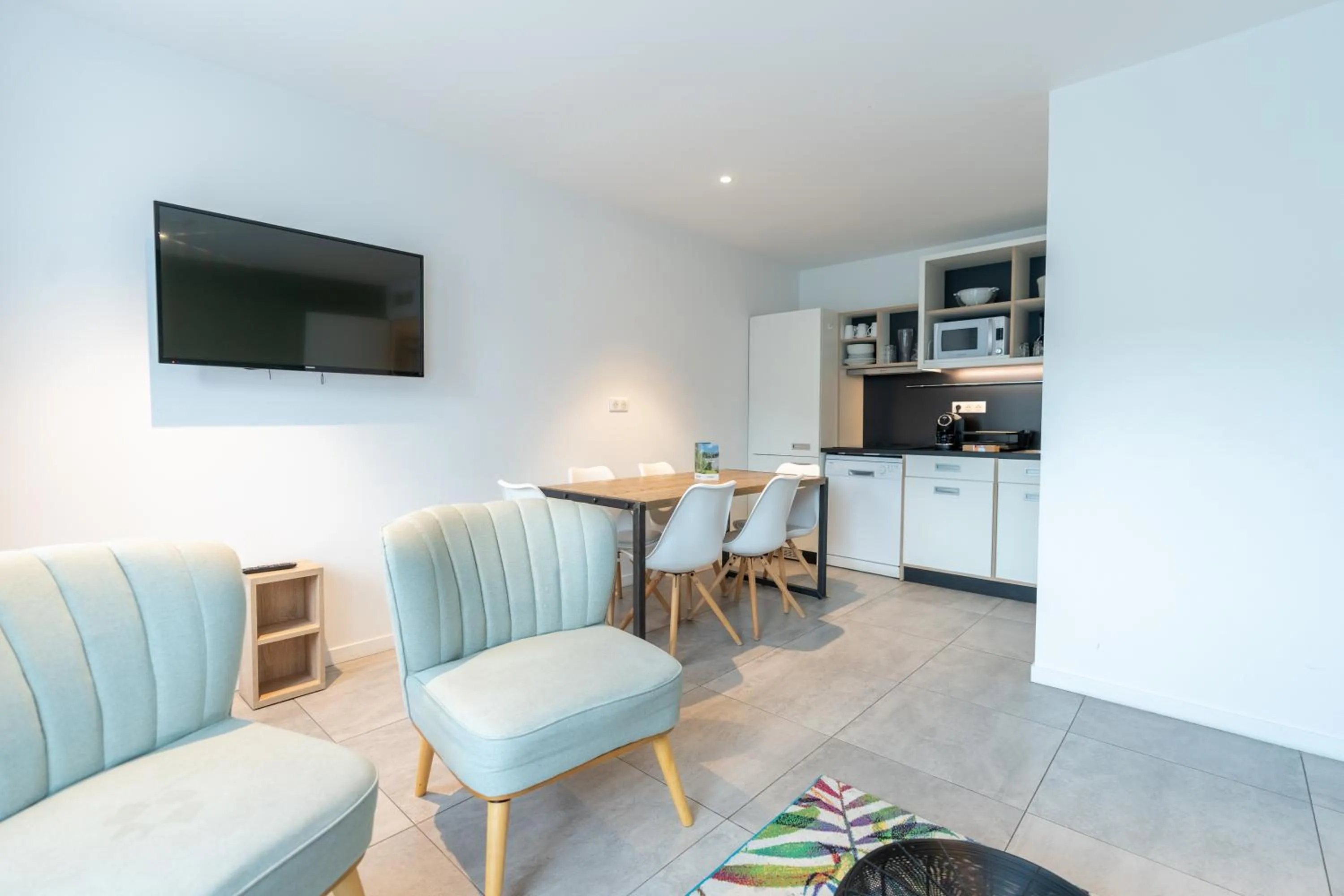 TV and multimedia in Kyriad Résidence Cabriès - Plan de Campagne